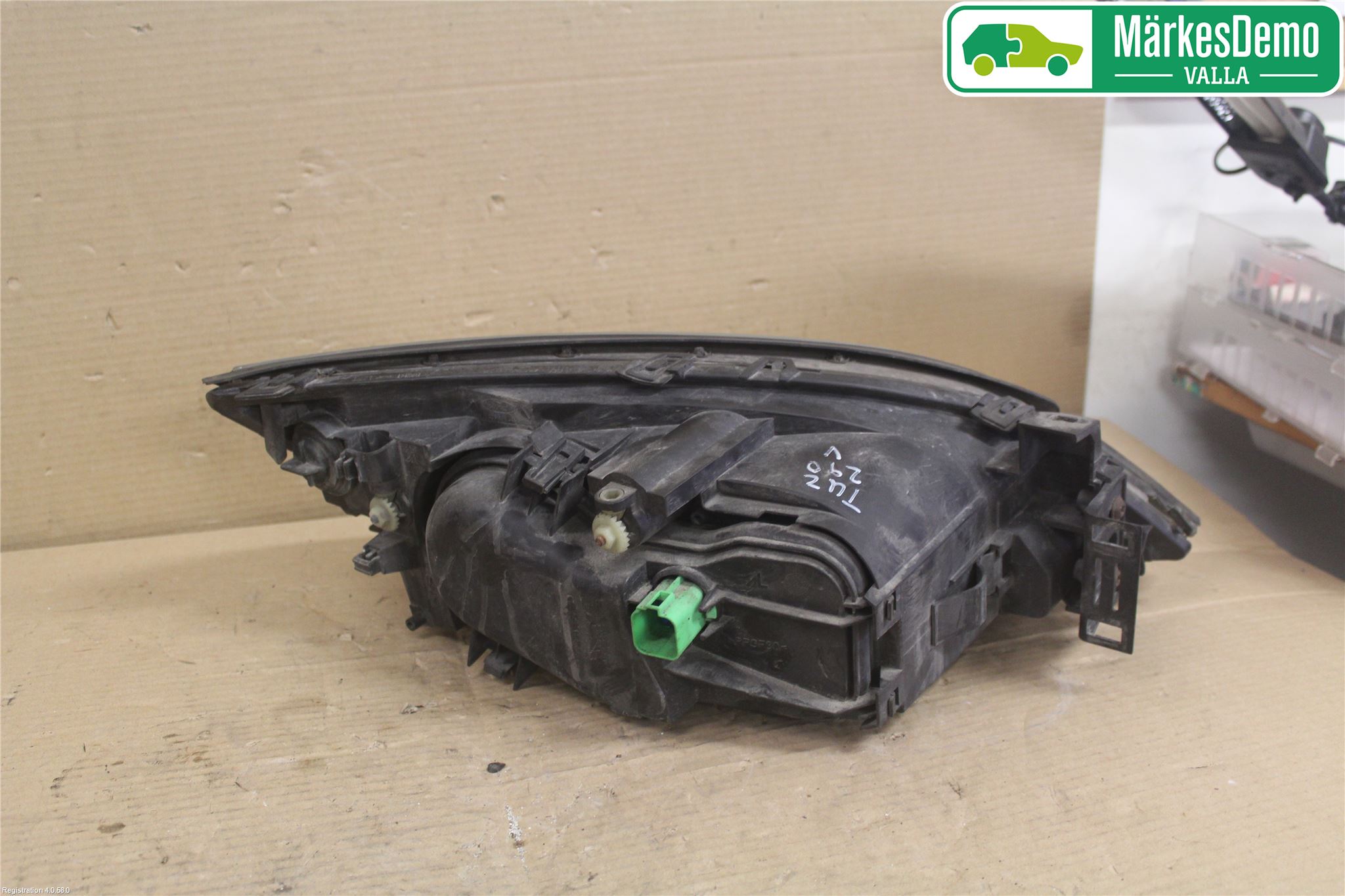 Ford MONDEO     01-06 Frontlykt Venstre