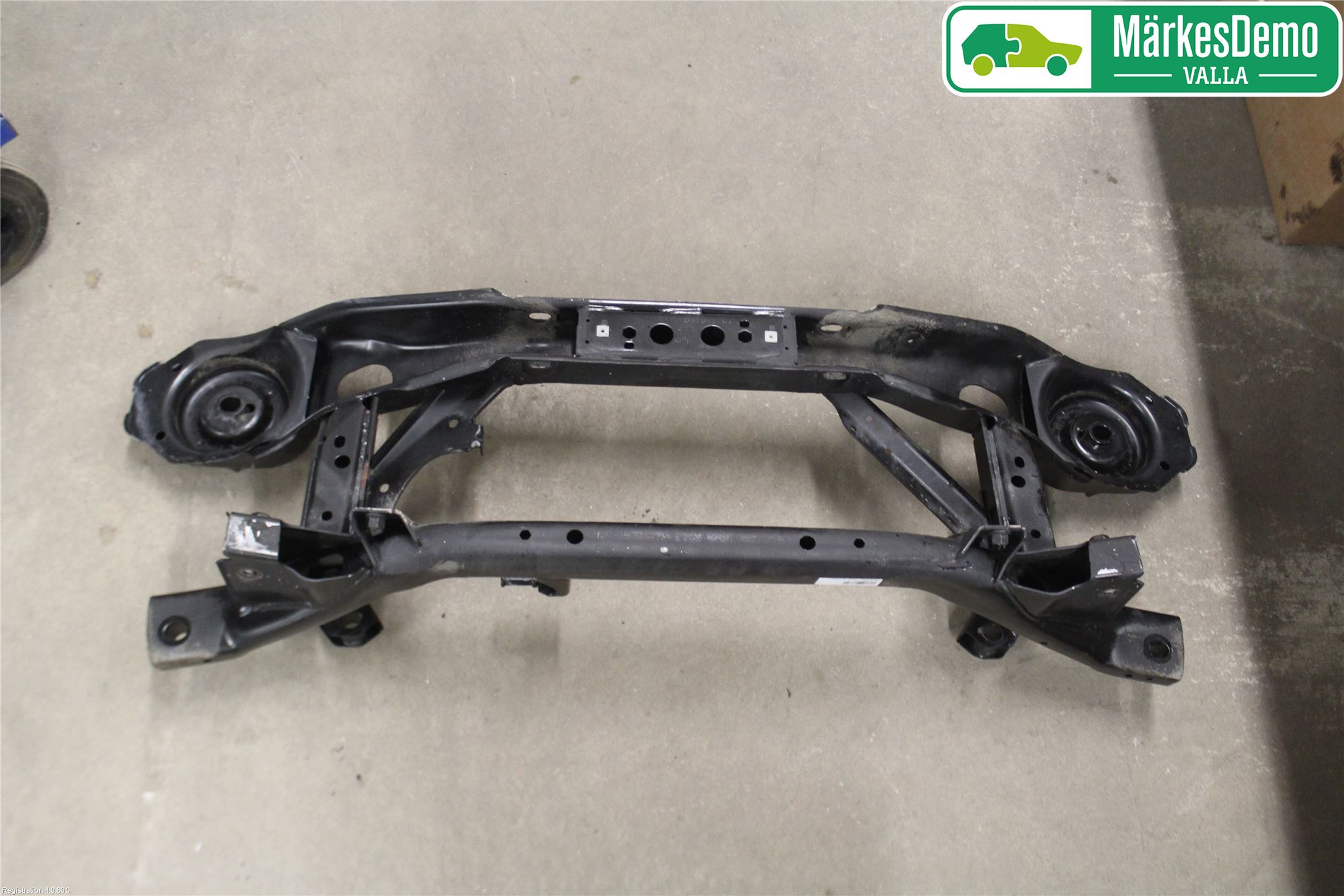 Volvo V40 12-19 Bakaksel Feste Travers-Ramme