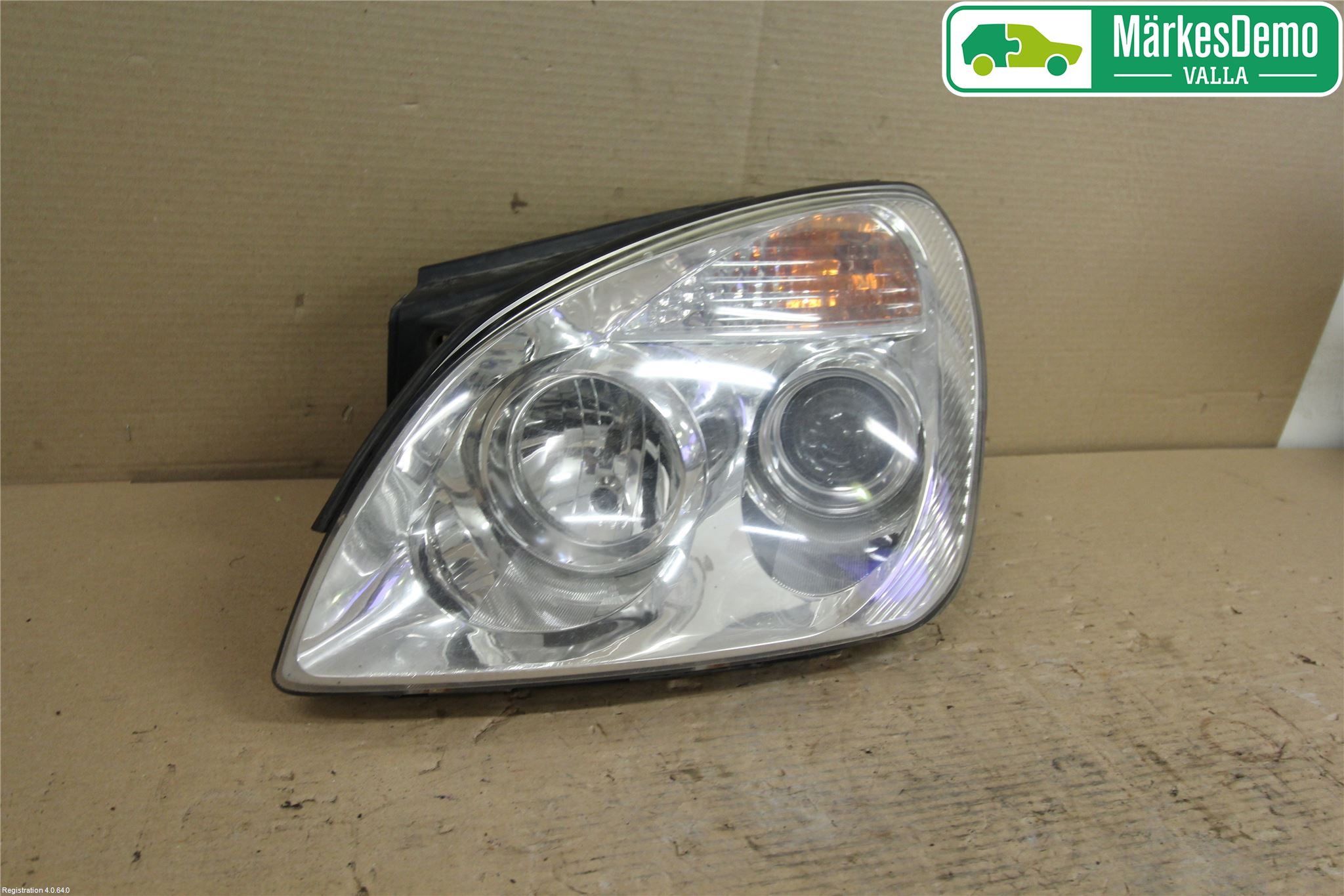 Kia CARENS II 07-12 Frontlykt Venstre