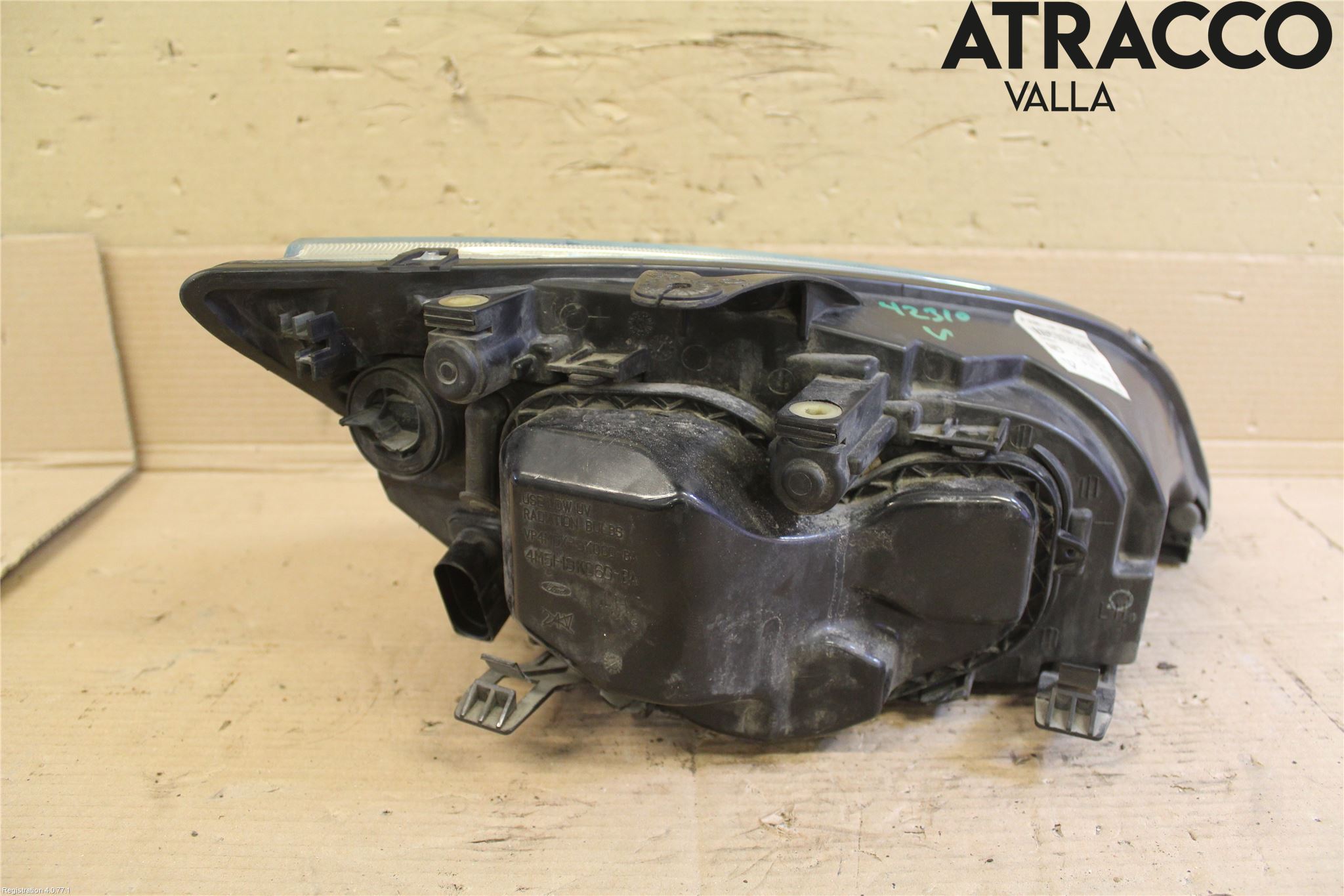 Ford FOCUS     04-07 Frontlykt Venstre