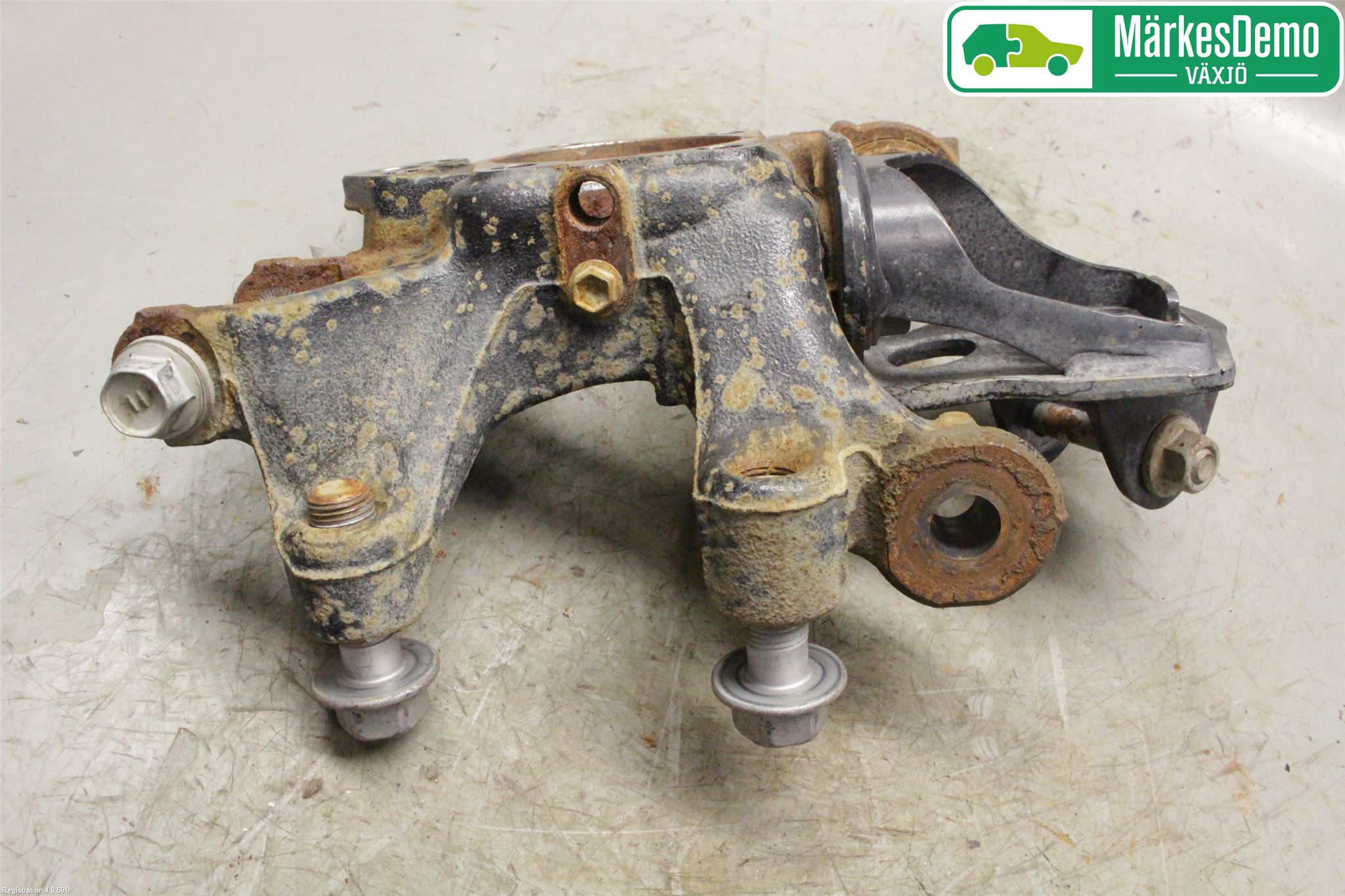 Toyota RAV4 13-18 Spindel Vb