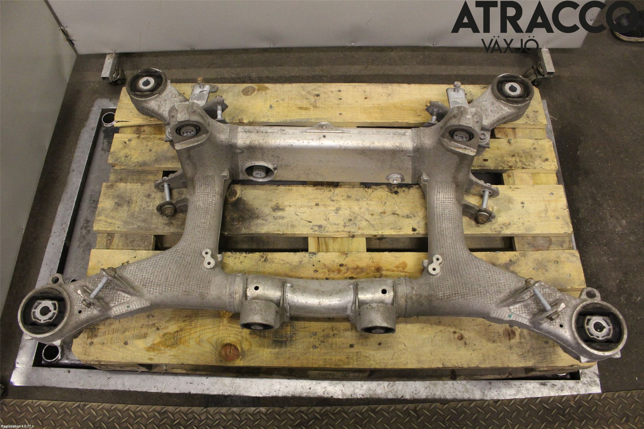 BMW 5 G30/G31/F90 17-23 Bakaksel Feste Travers-Ramme