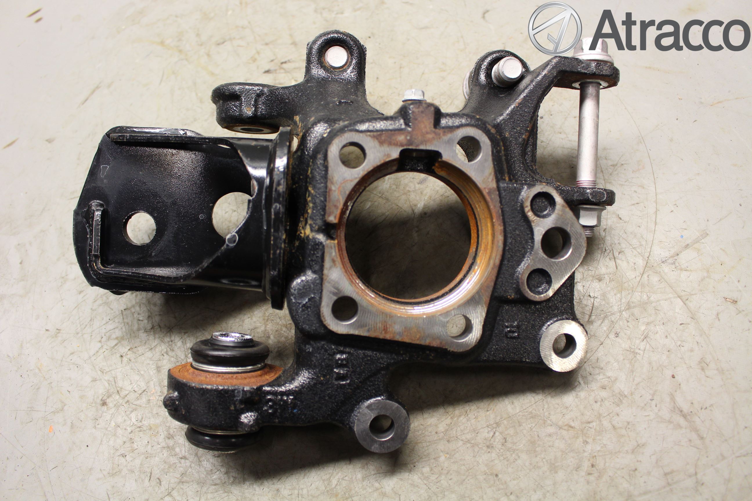 Toyota RAV4 13-18 Spindel Vb