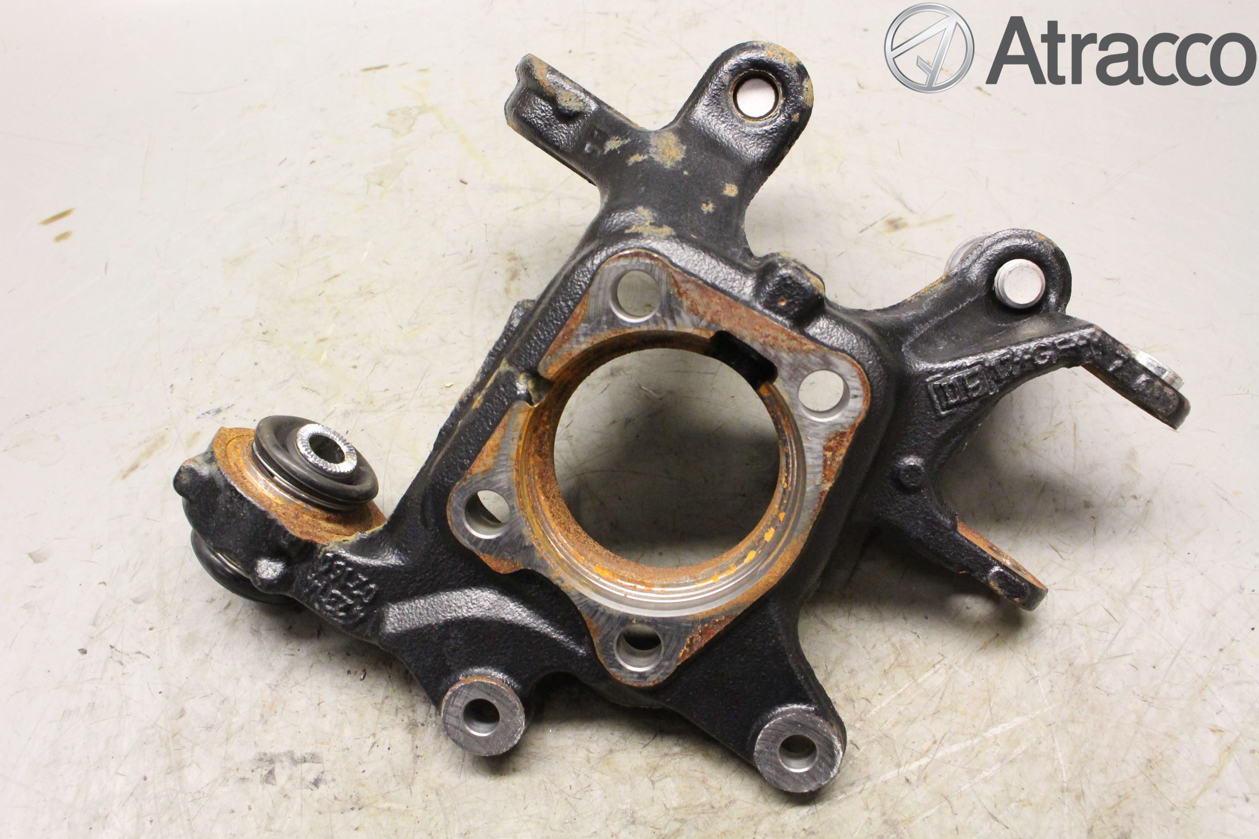 Toyota AURIS 13-19 Spindel Vb