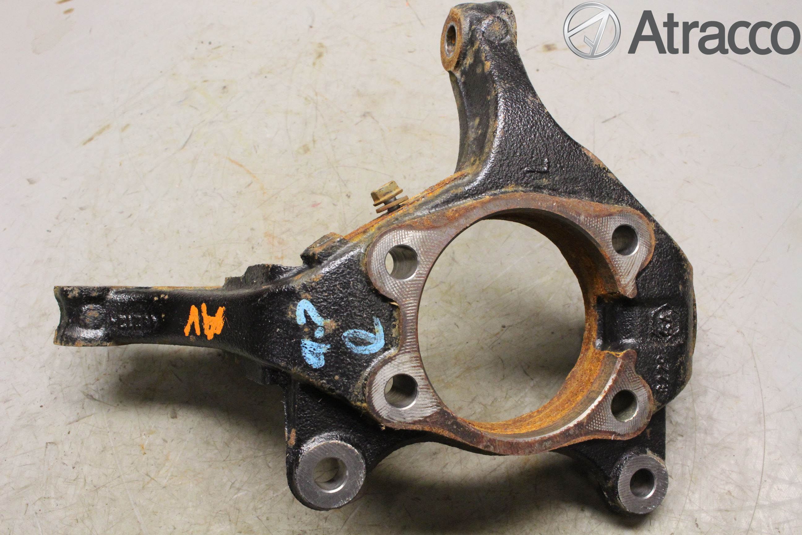 Toyota AURIS 13-19 Spindel Vf