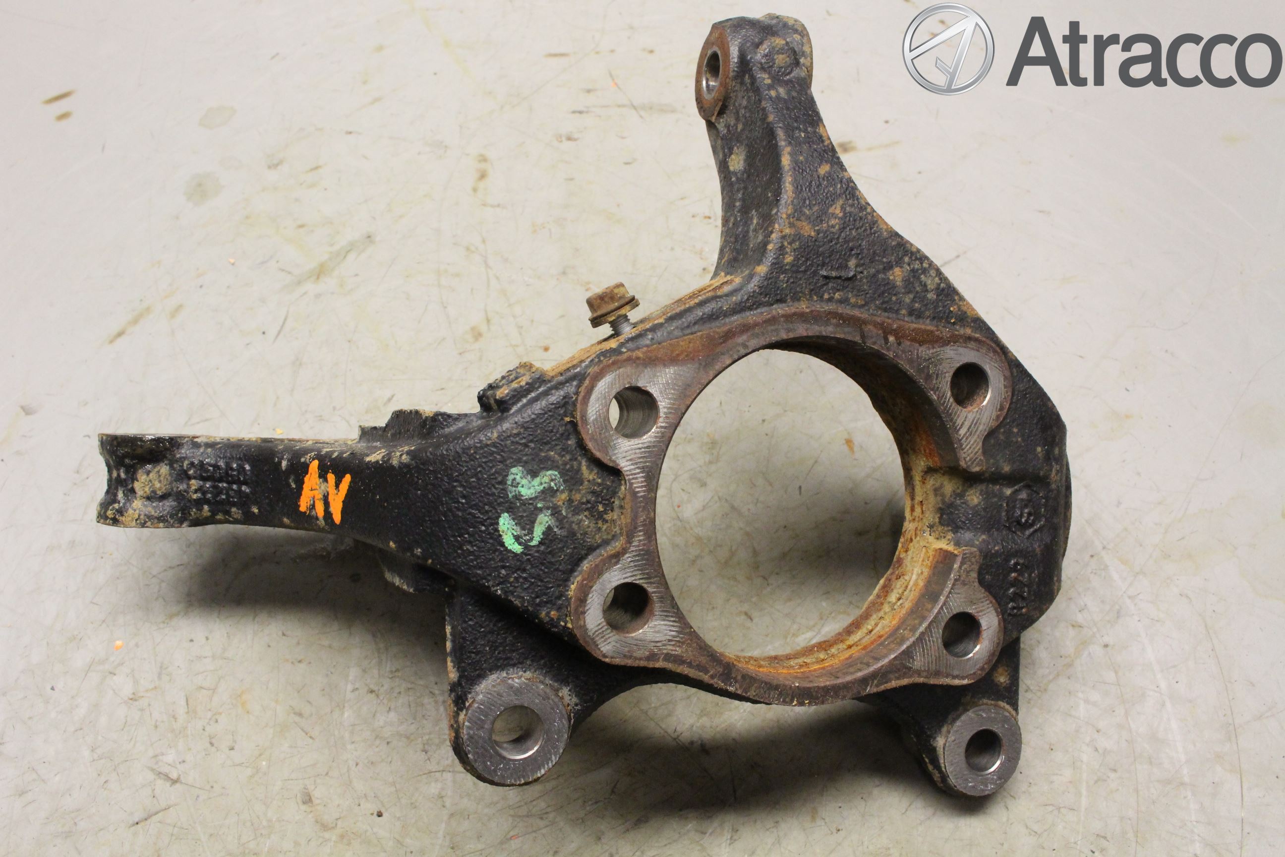 Toyota AURIS 13-19 Spindel Vf