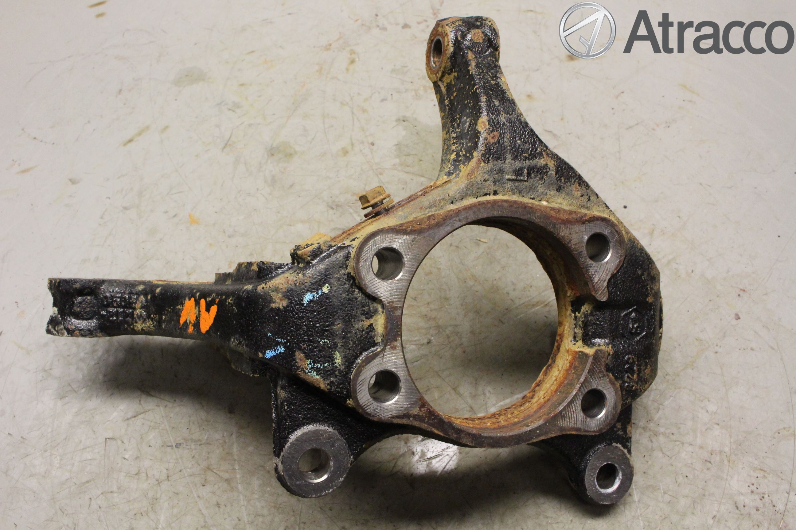 Toyota AURIS 13-19 Spindel Vf