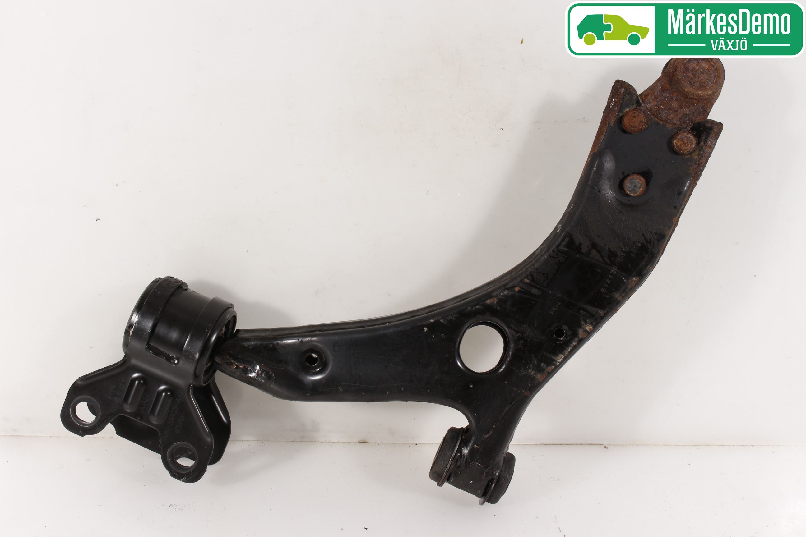 Ford FOCUS 11-14 Bærearm Foran Høyre Nedre