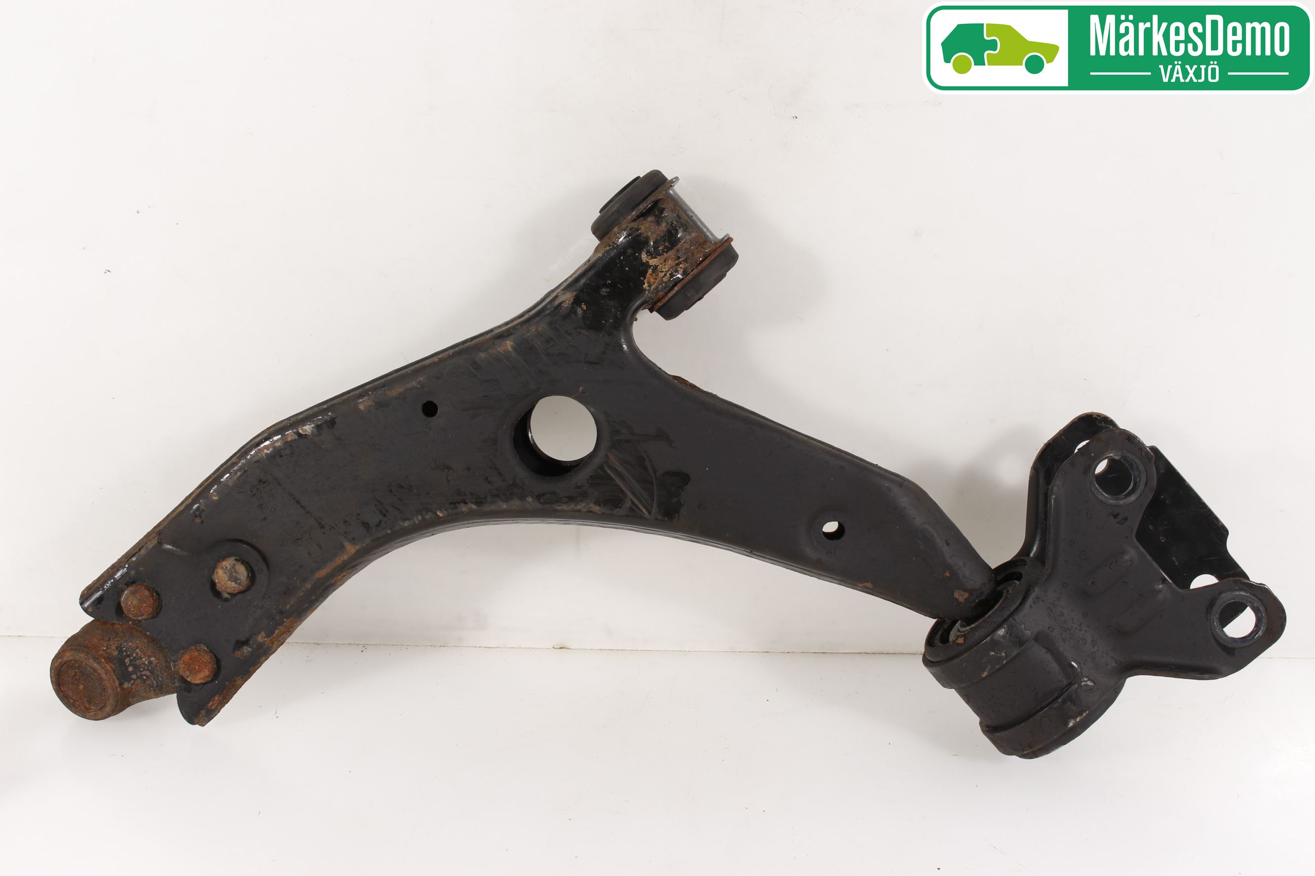 Ford FOCUS 11-14 Bærearm Foran Høyre Nedre