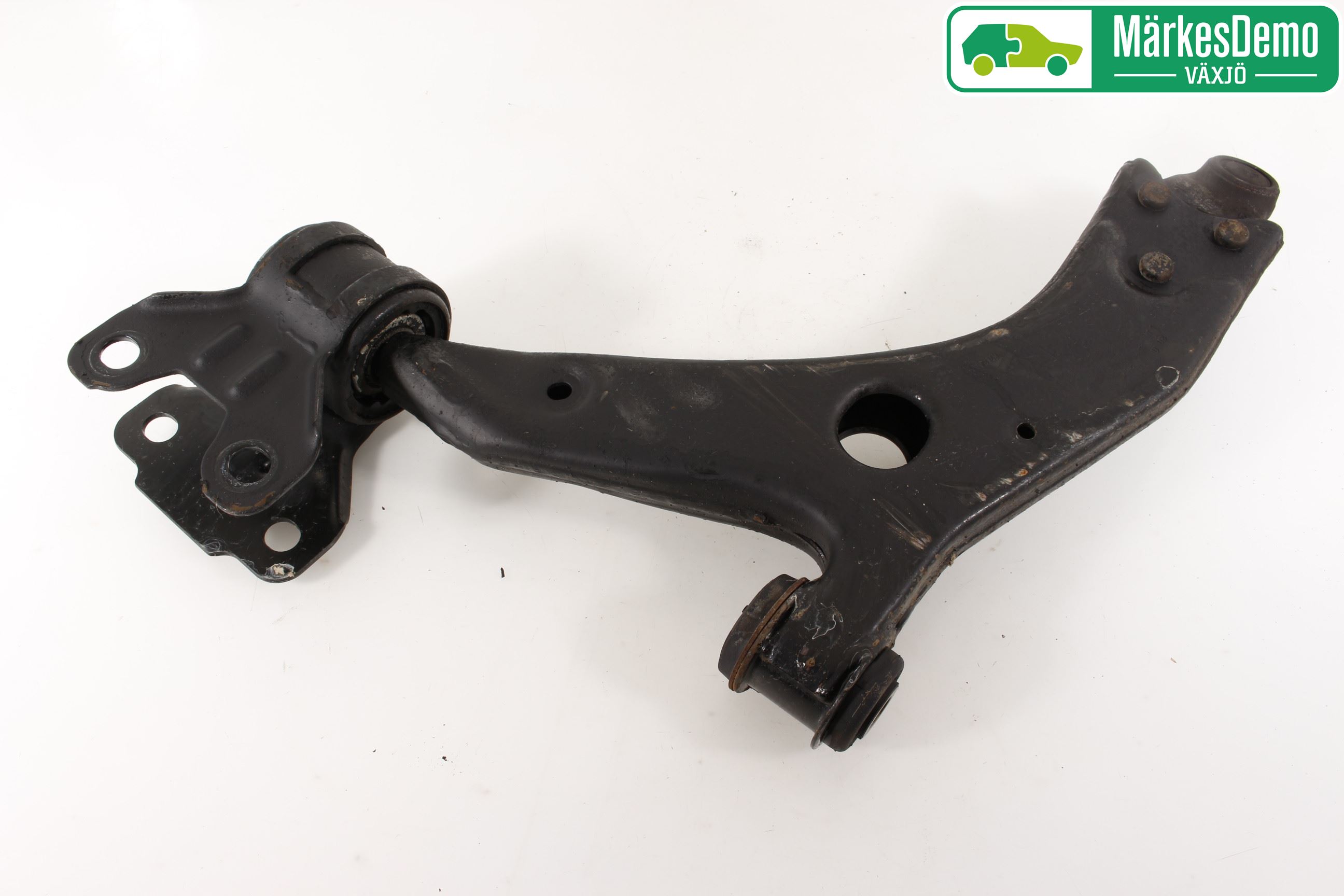 Ford FOCUS 11-14 Bærearm Foran Høyre Nedre