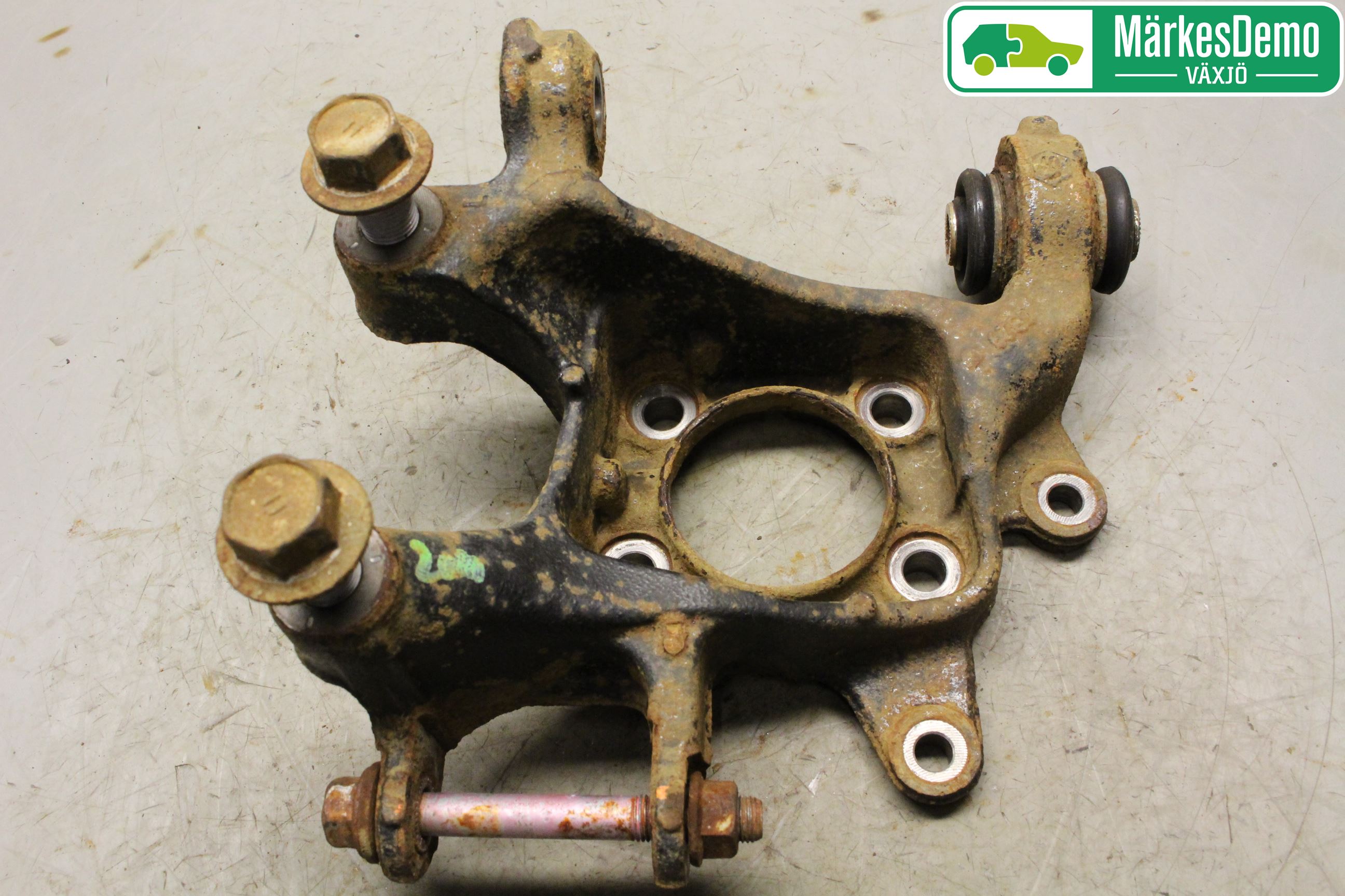 Toyota AURIS 13-19 Spindel Vb
