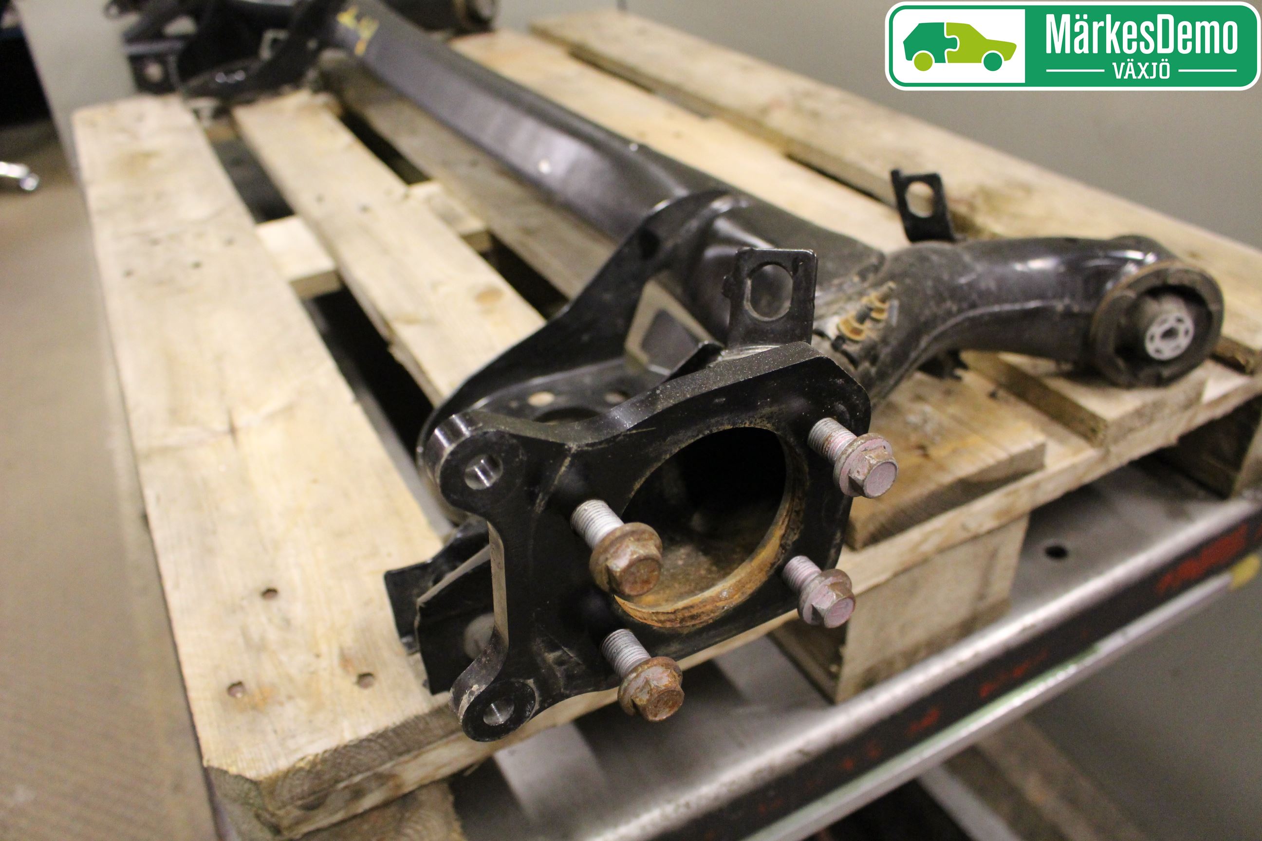 Toyota YARIS XP130 15-20 Bakaksel Feste Travers-Ramme
