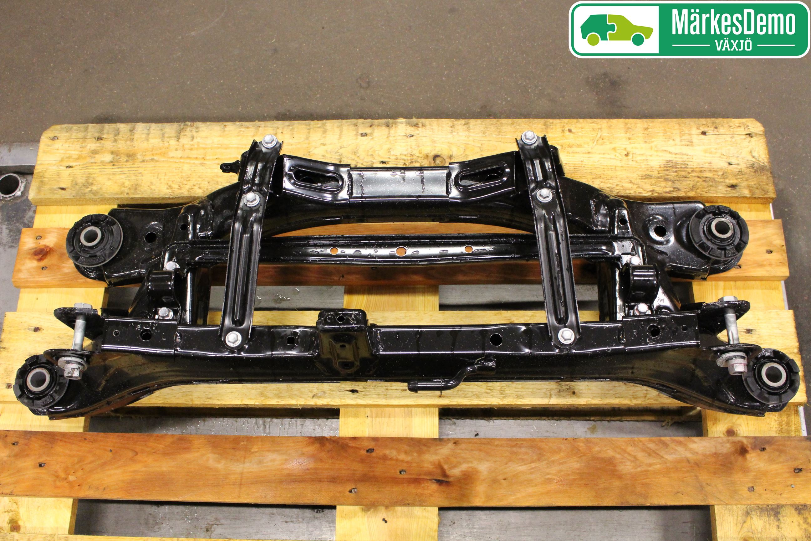 Toyota AURIS 13-19 Bakaksel Feste Travers-Ramme