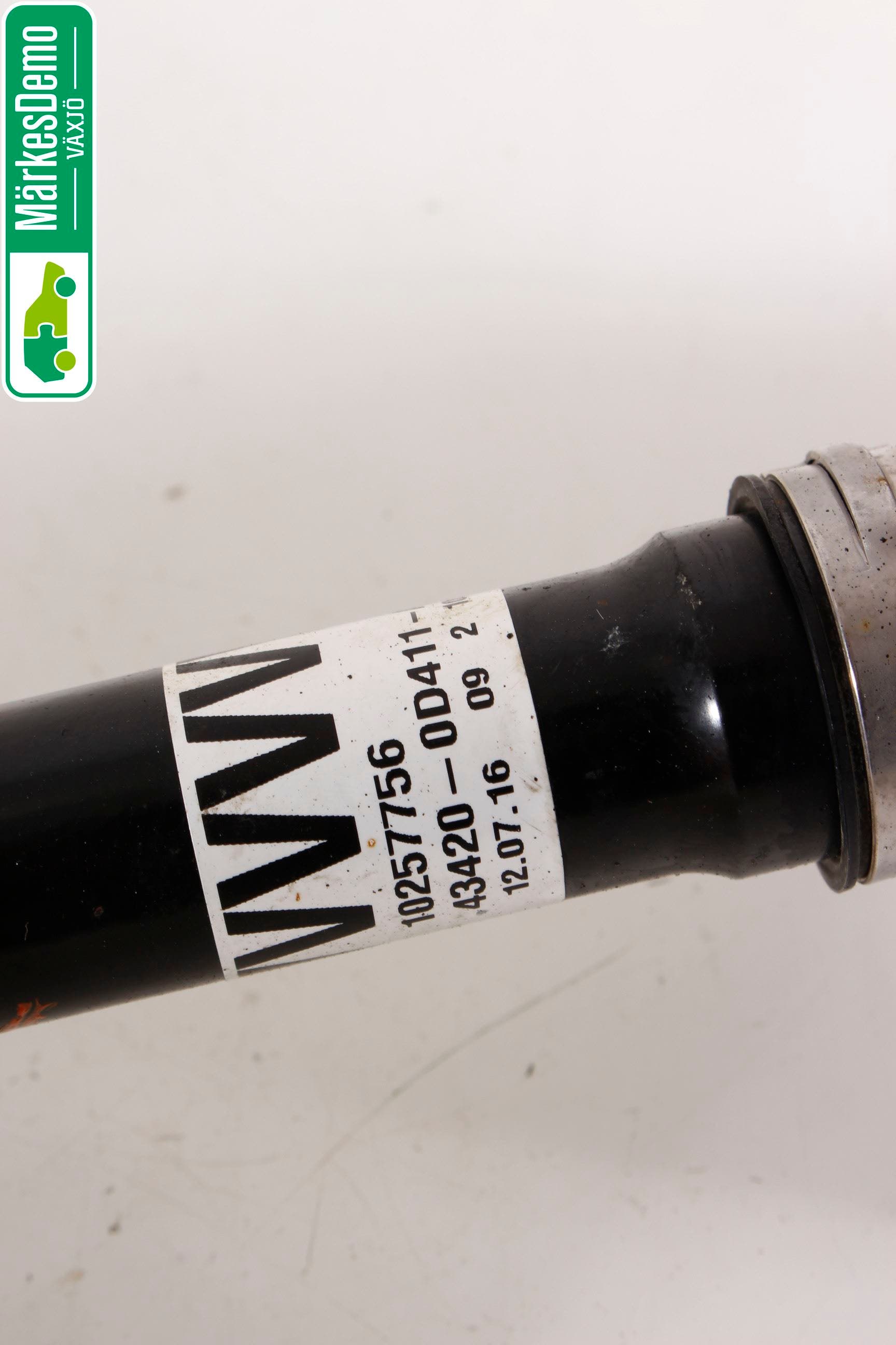 Toyota YARIS XP130 15-20 Drivaksel Foran Kompl Venstre