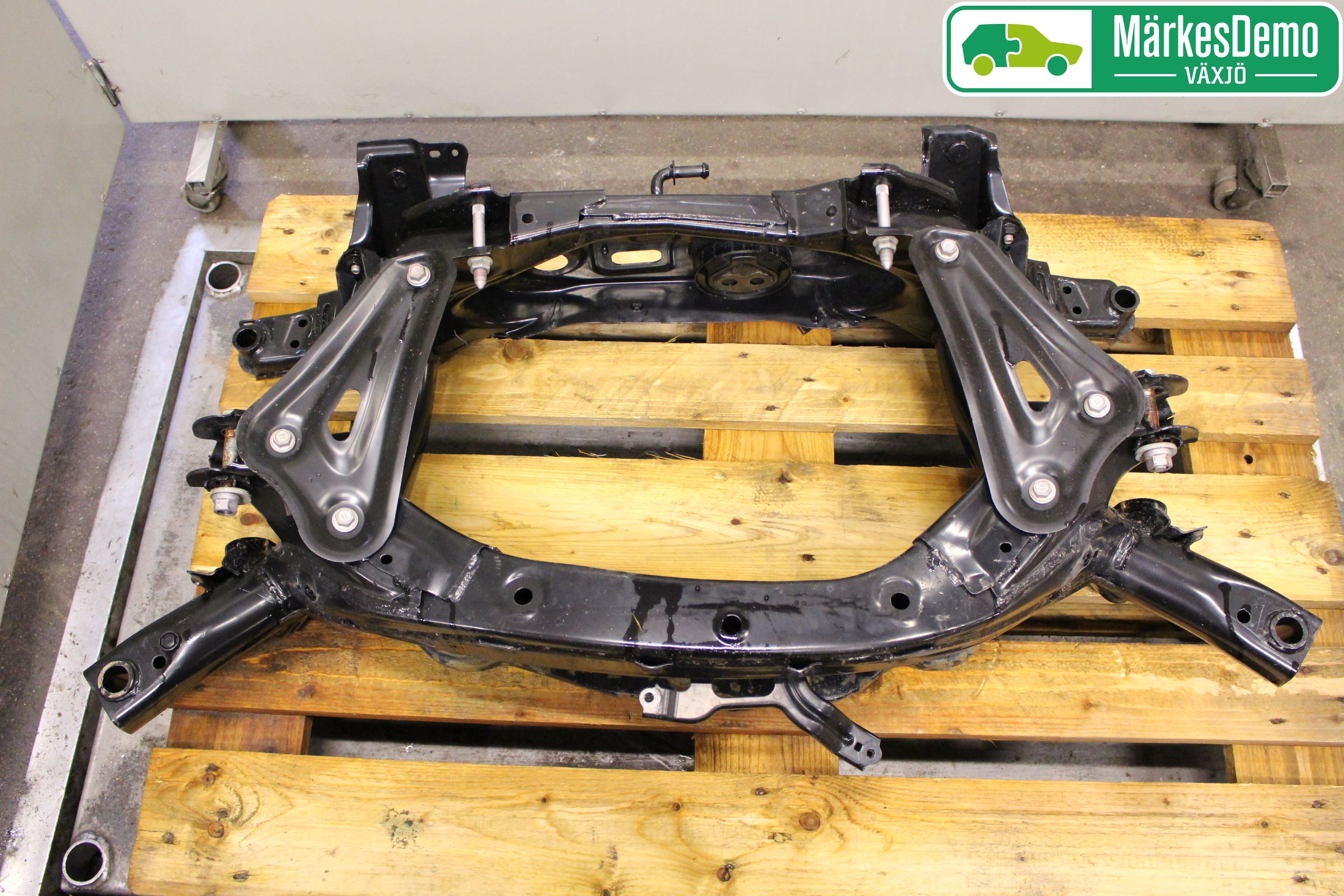 Toyota RAV4 13-18 Bakaksel Feste Travers-Ramme