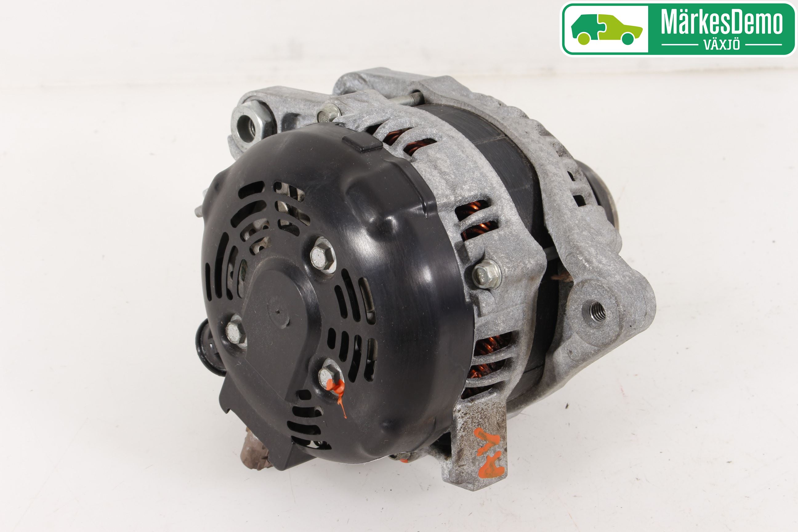 Toyota YARIS XP130 12-14 Dynamo