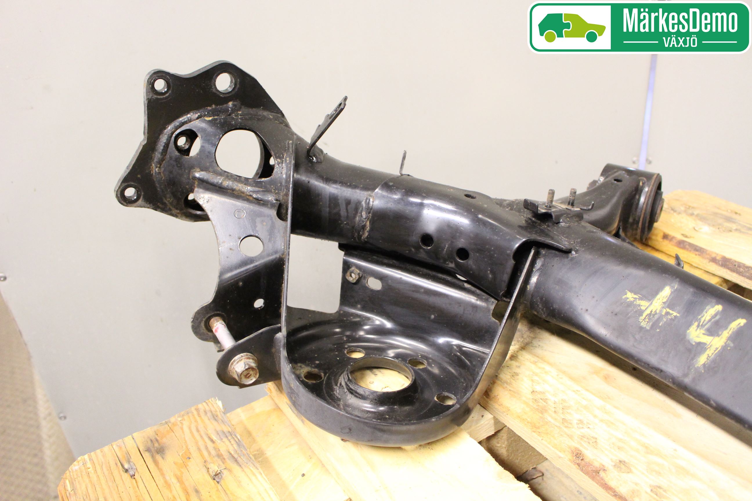 Toyota VERSO 09-18 Bakaksel Feste Travers-Ramme