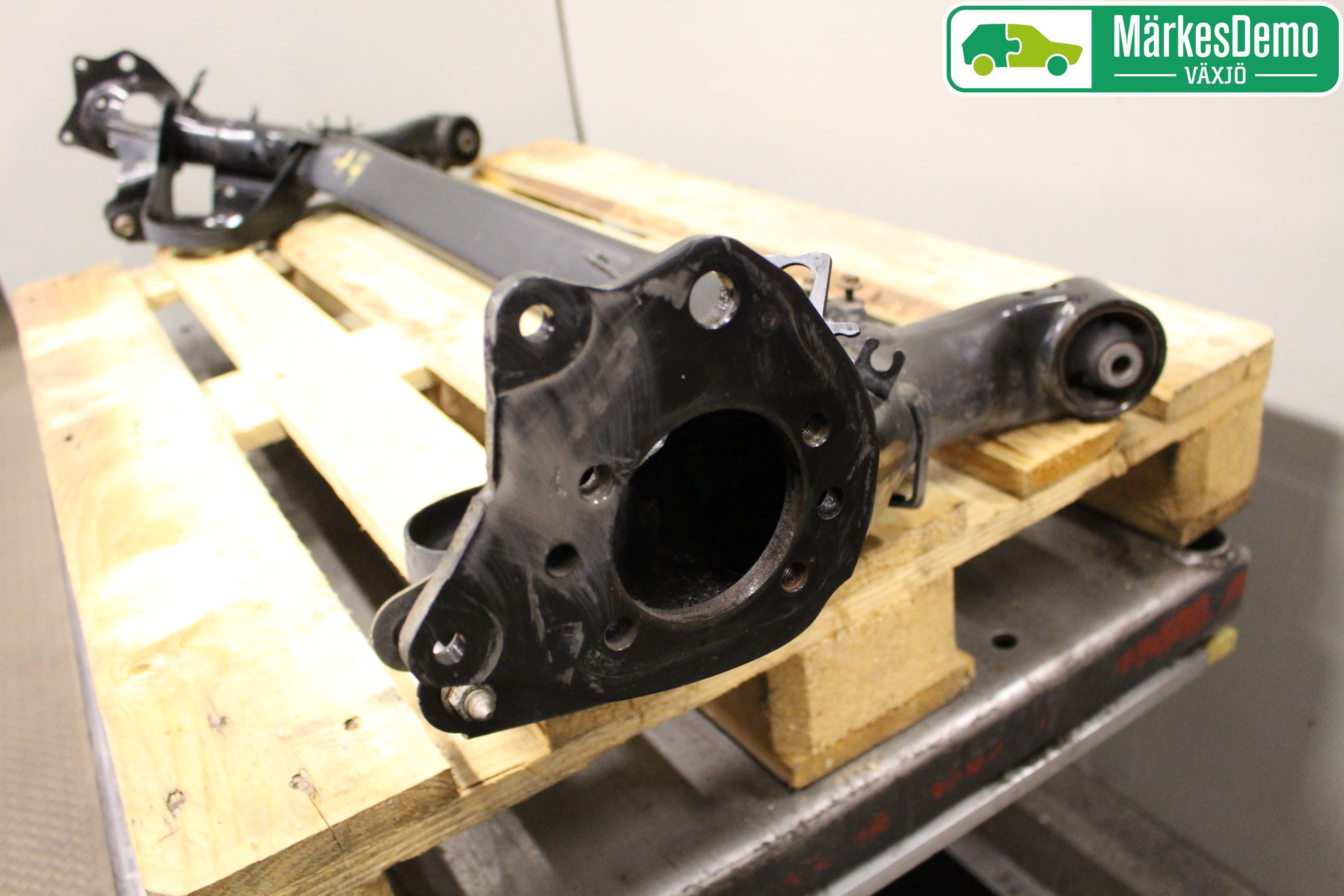 Toyota VERSO 09-18 Bakaksel Feste Travers-Ramme