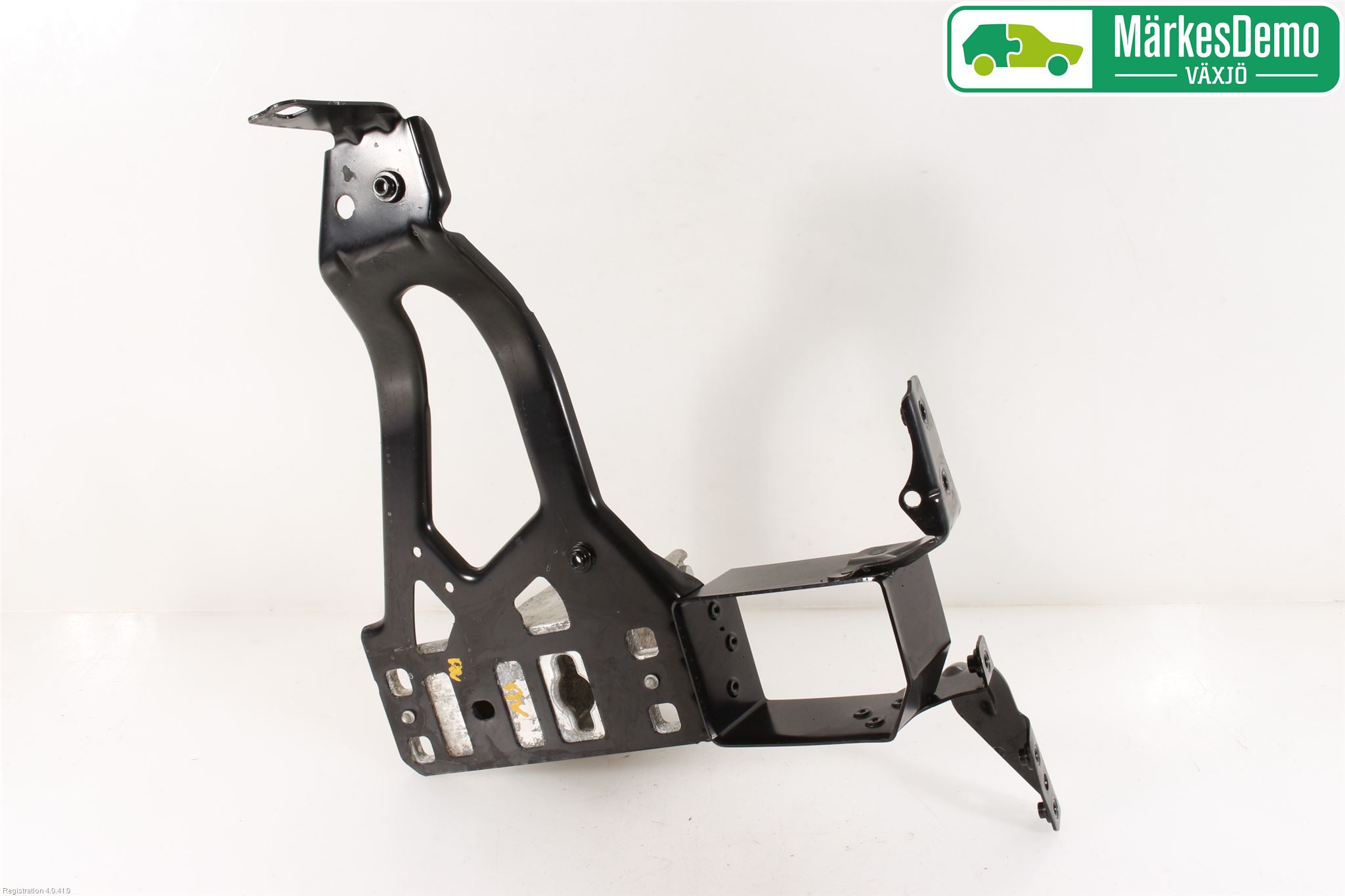 BMW 5 E60/61 Sed/Tou 02-10 Støtfanger Foran Feste