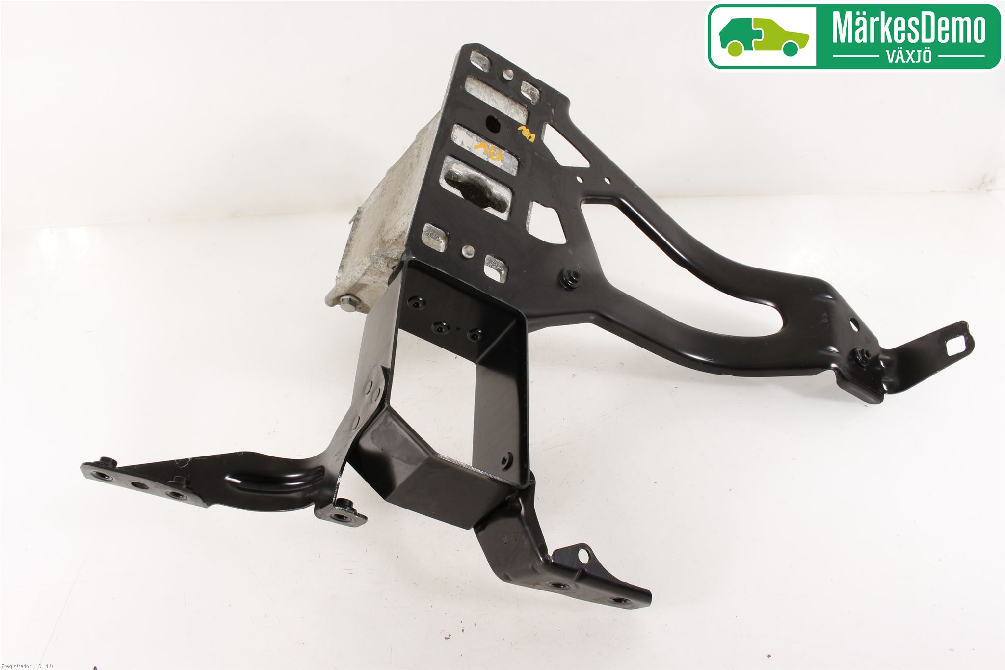 BMW 5 E60/61 Sed/Tou 02-10 Støtfanger Foran Feste