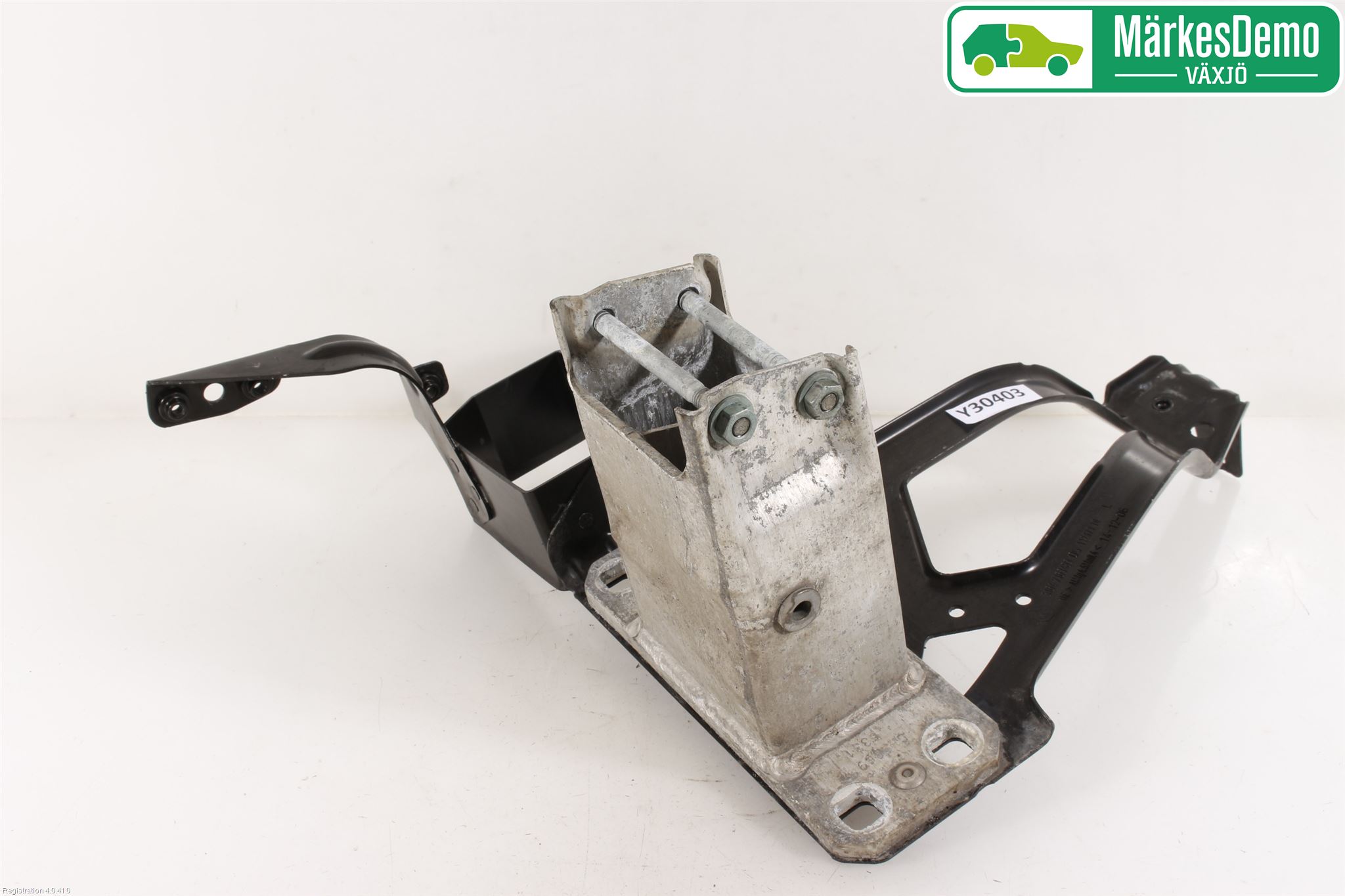 BMW 5 E60/61 Sed/Tou 02-10 Støtfanger Foran Feste