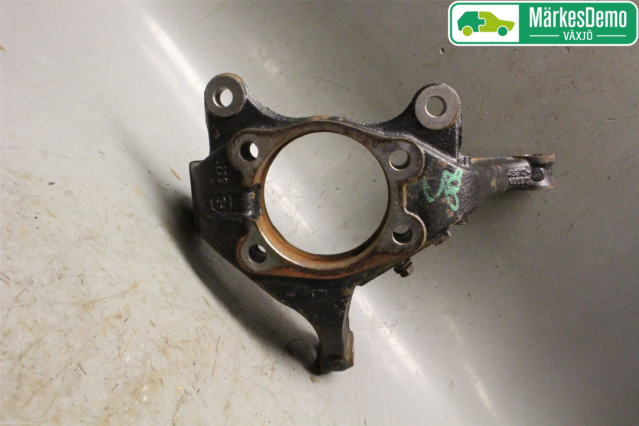 Toyota AURIS 13-19 Spindel Vf