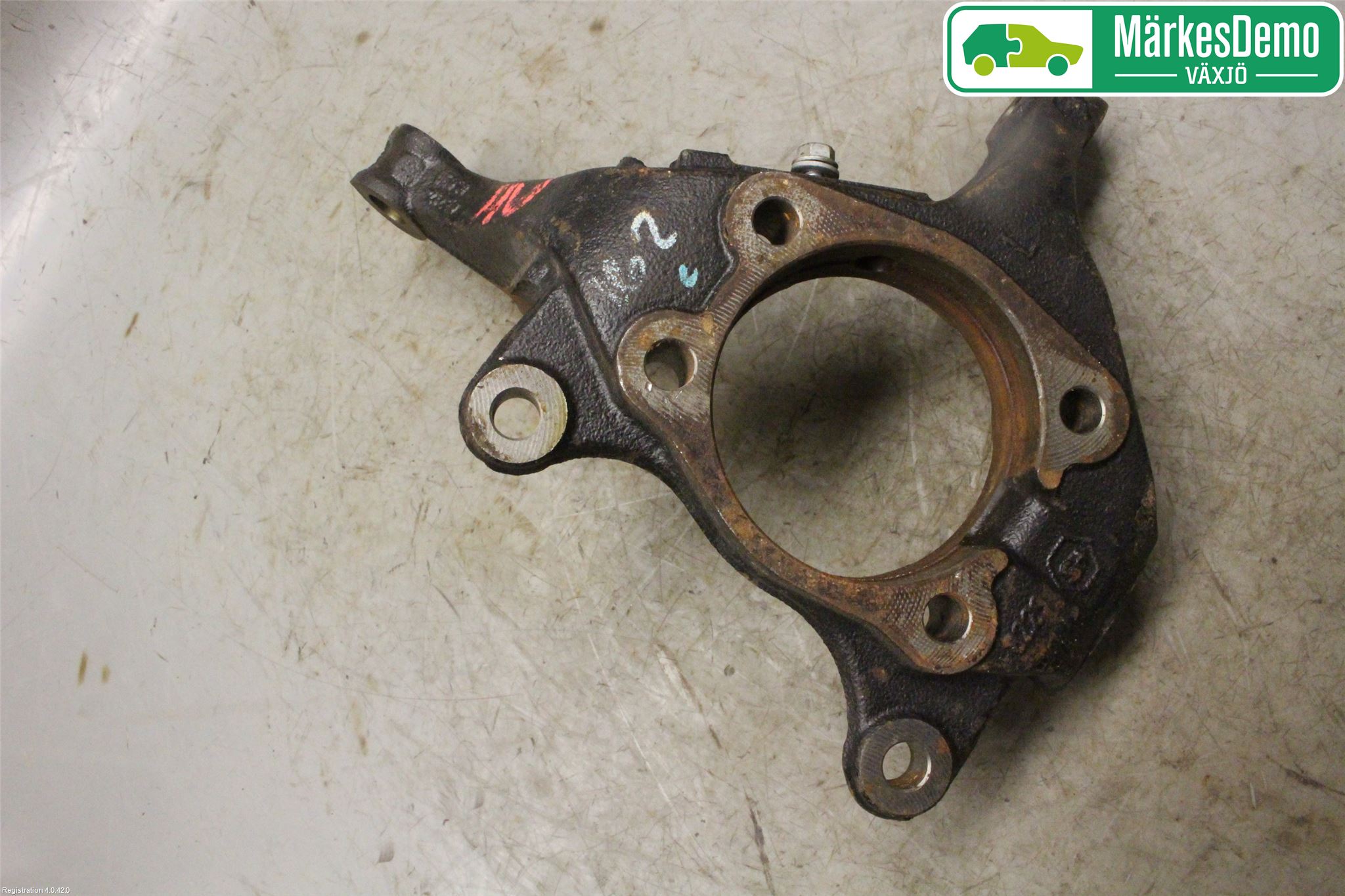 Toyota AURIS 13-19 Spindel Vf