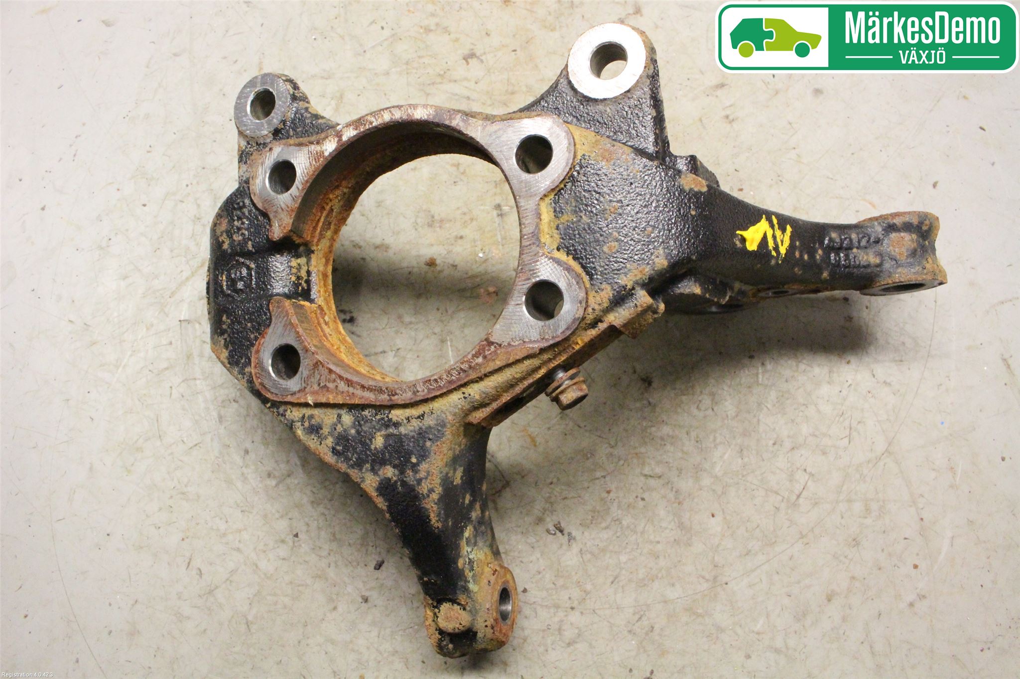 Toyota AURIS 13-19 Spindel Vf