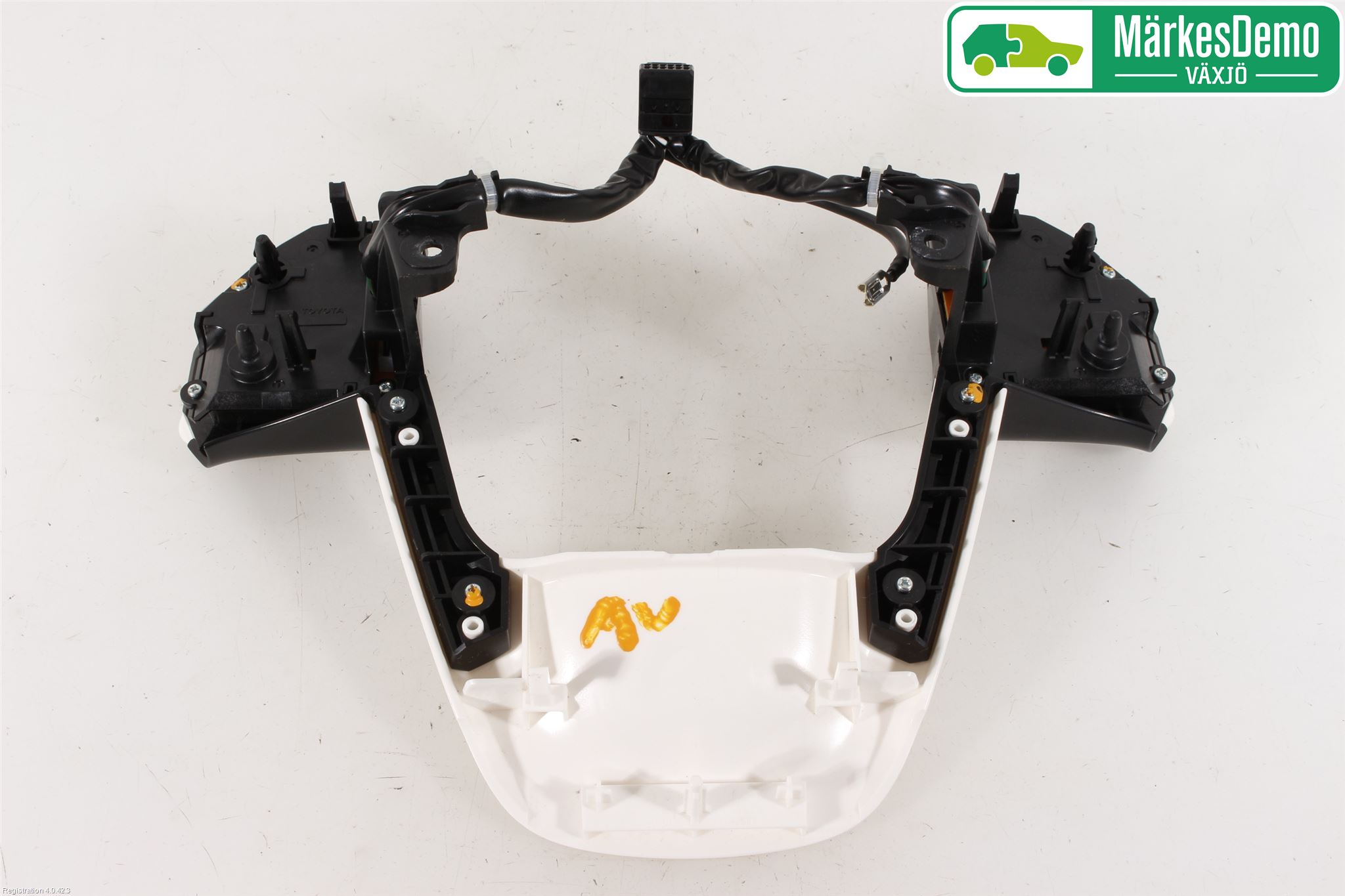 Toyota PRIUS (ZVW50) 16-21 Bryter Ratt Radio-Stereo