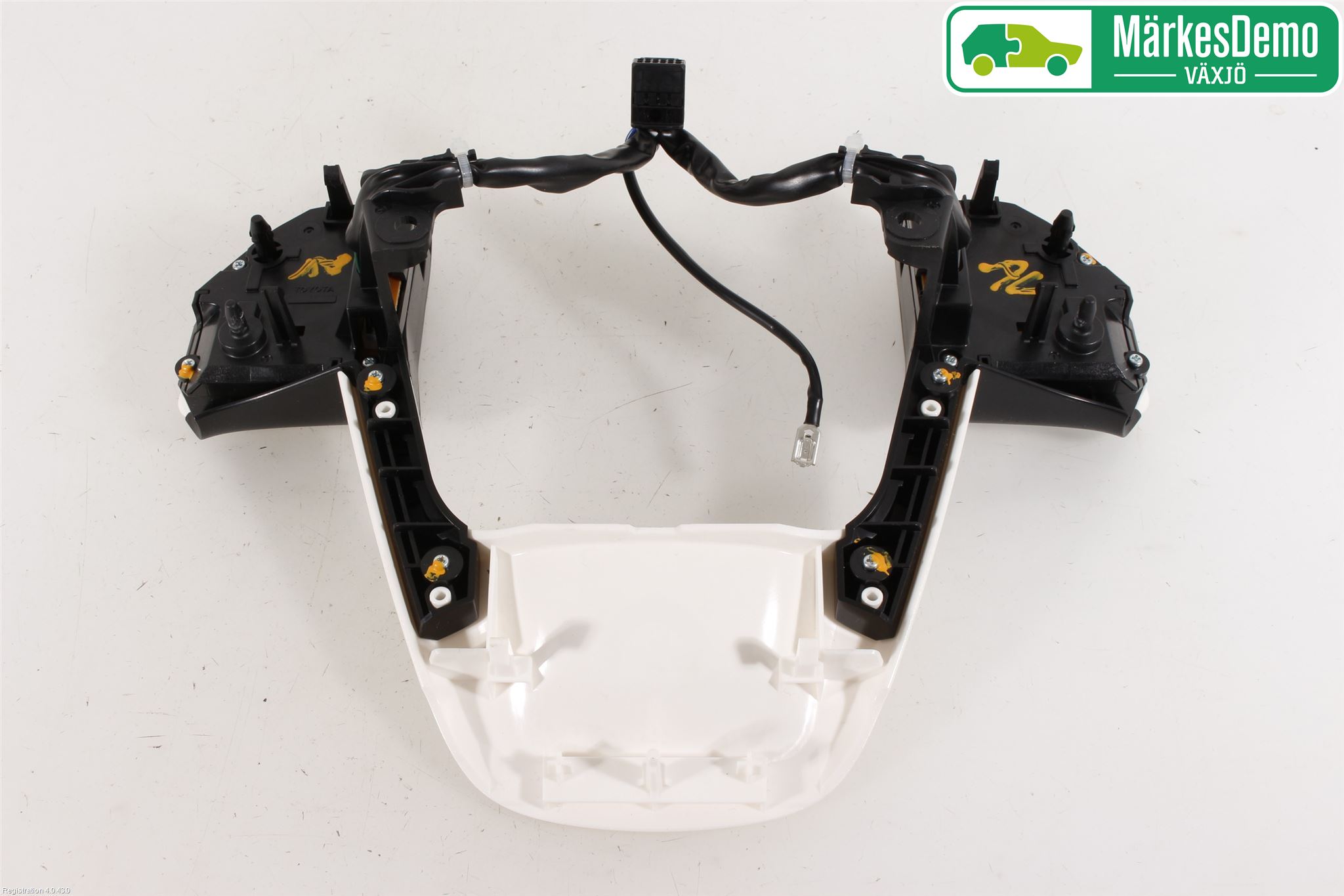 Toyota PRIUS (ZVW50) 16-21 Bryter Ratt Radio-Stereo