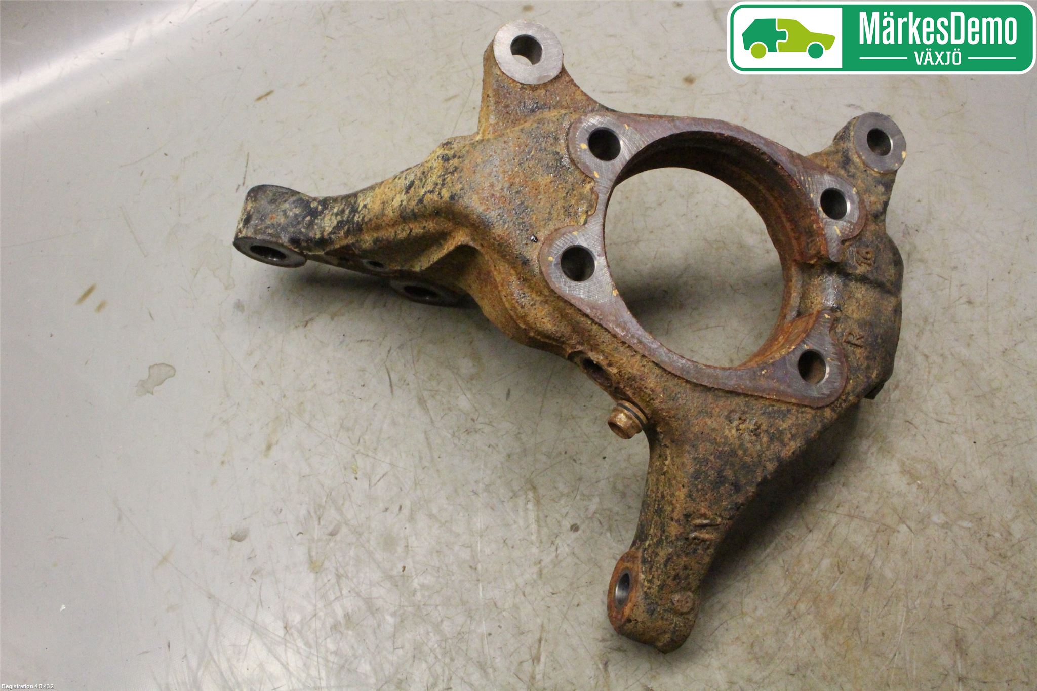 Toyota RAV4 13-18 Spindel Hf