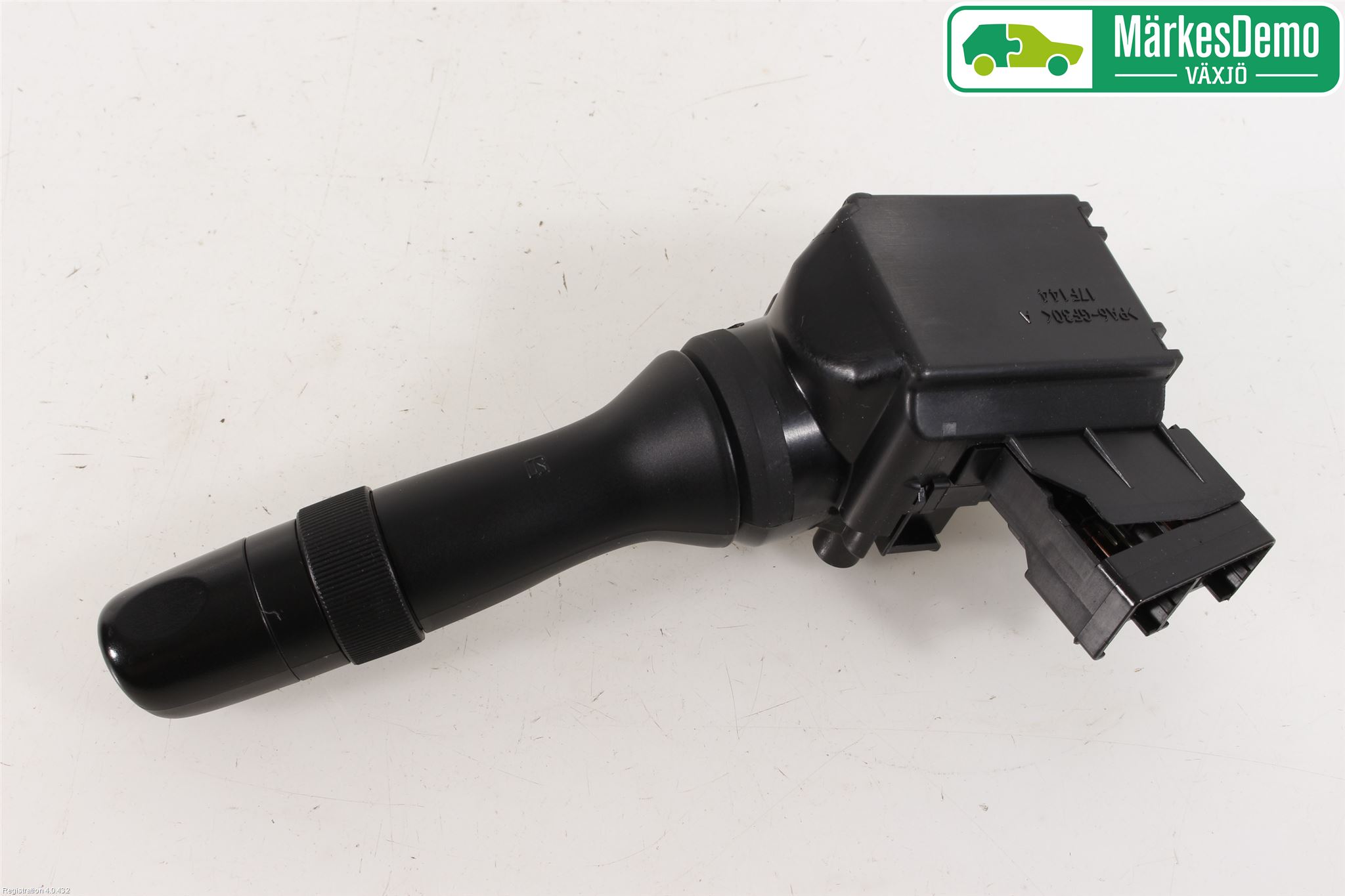 Toyota AVENSIS 16-18 Bryter Ratt Visker - Spyler