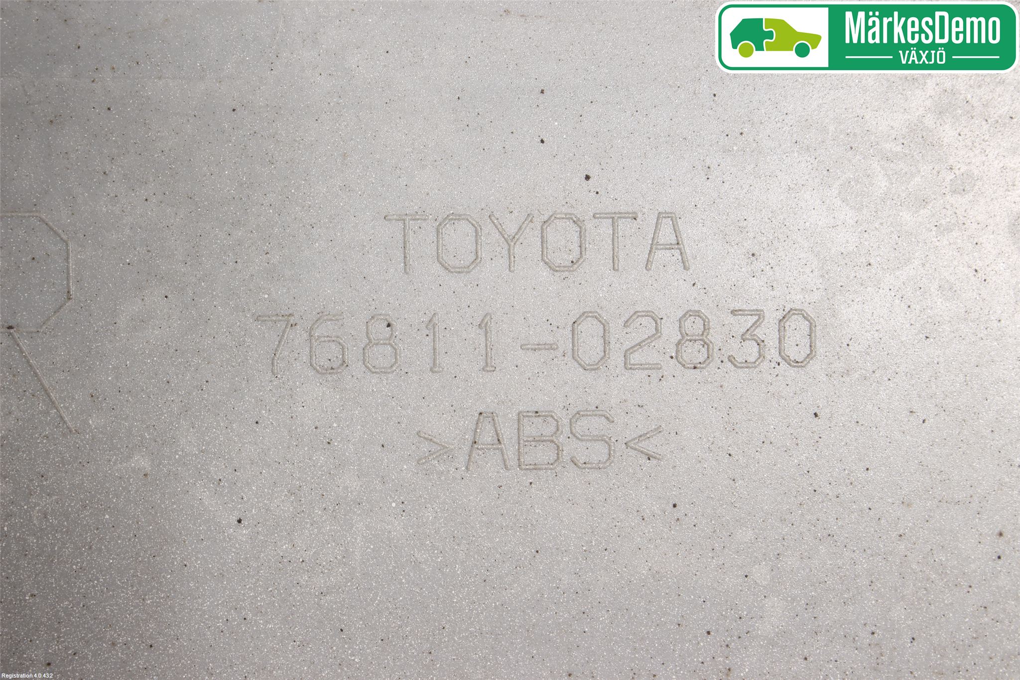 Toyota AURIS 13-19 Refleksplate - Skiltplate