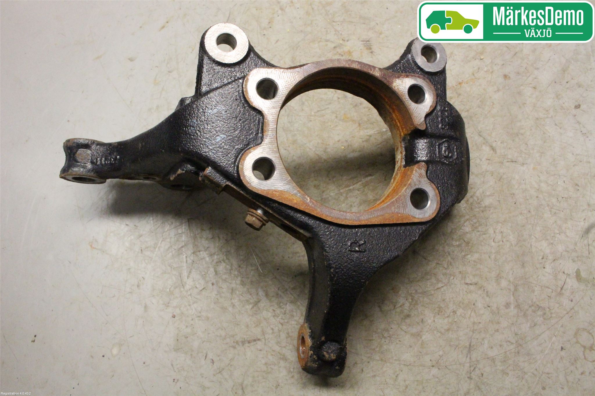 Toyota AURIS 13-19 Spindel Hf
