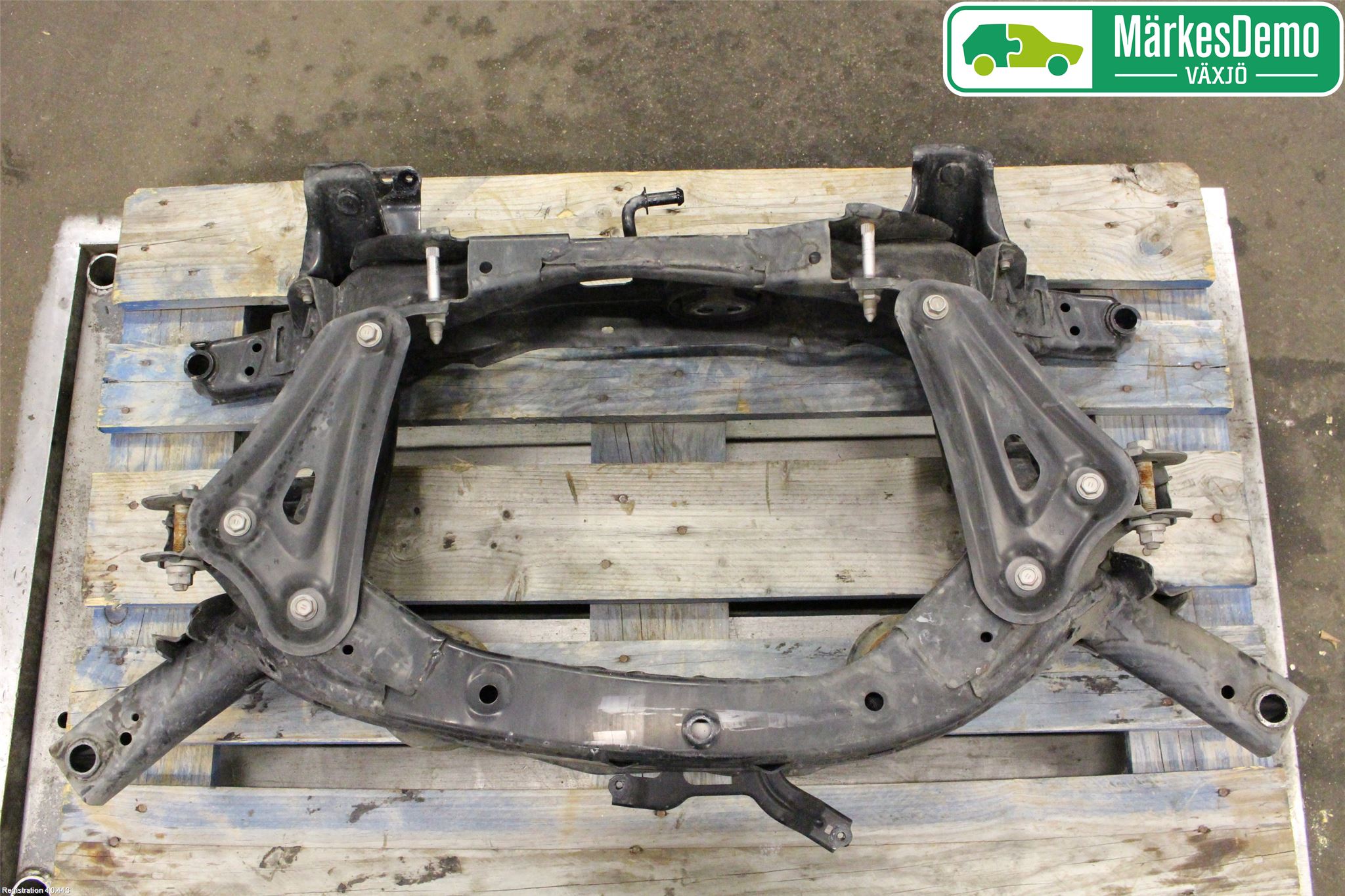 Toyota RAV4 13-18 Bakaksel Feste Travers-Ramme