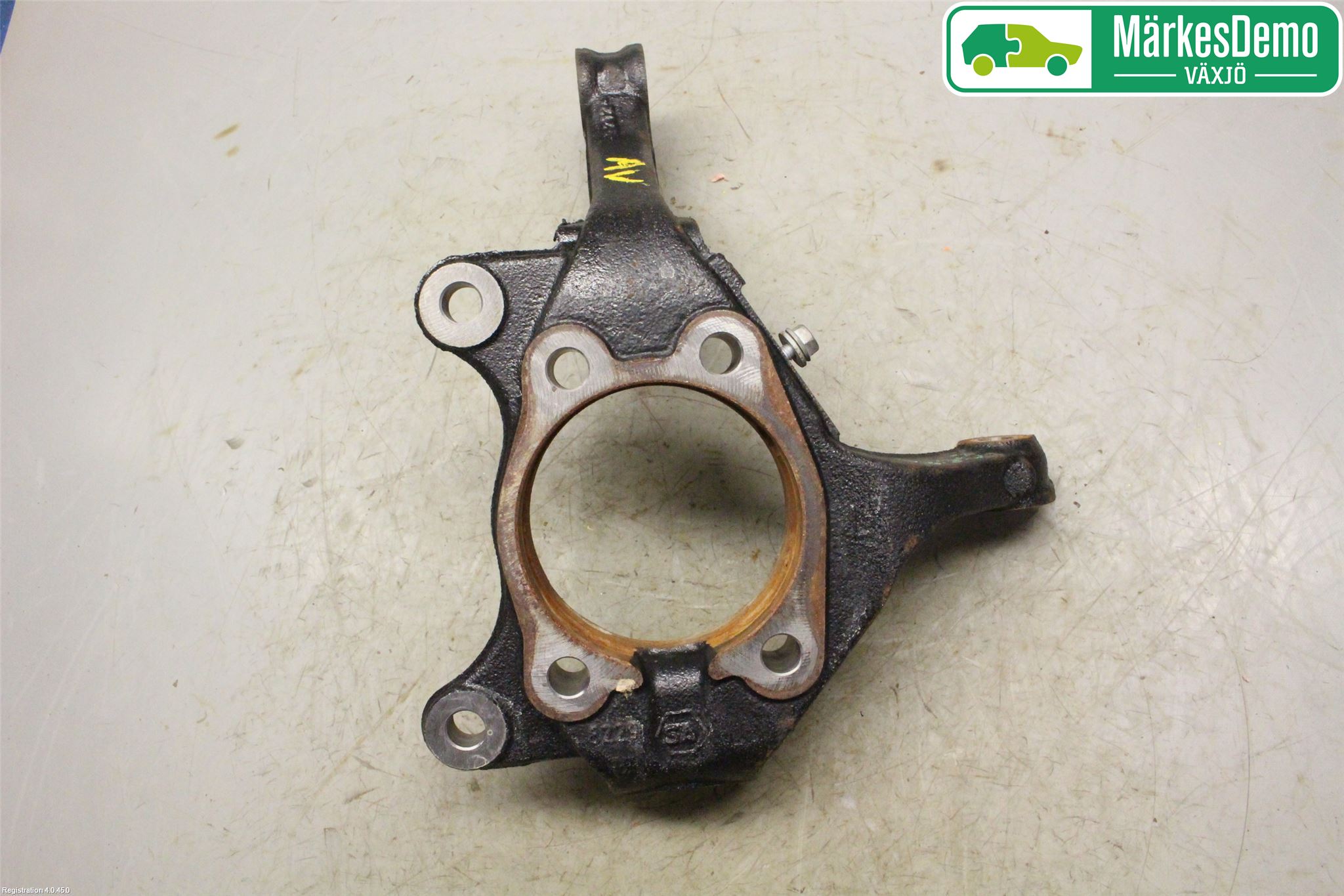 Toyota AURIS 13-19 Spindel Vf
