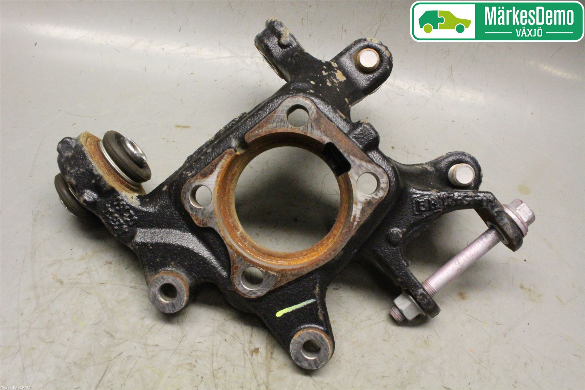 Toyota AURIS 13-19 Spindel Vb