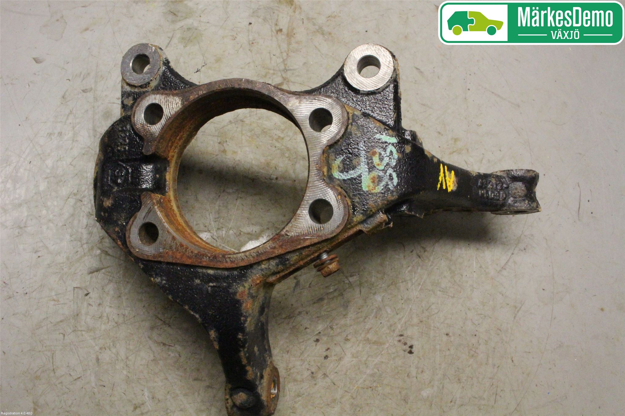Toyota AURIS 13-19 Spindel Vf
