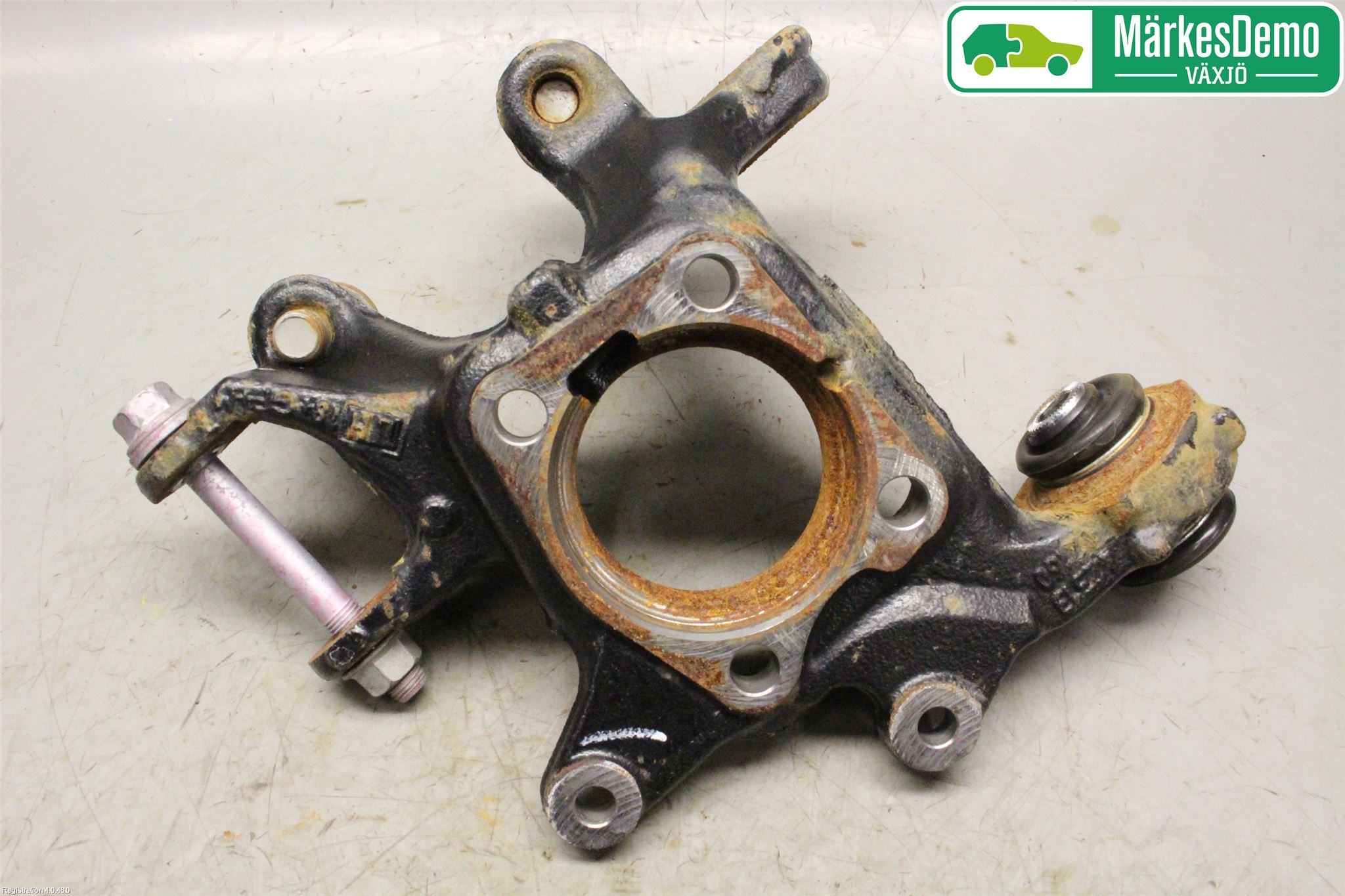 Toyota AURIS 13-19 Spindel Hb