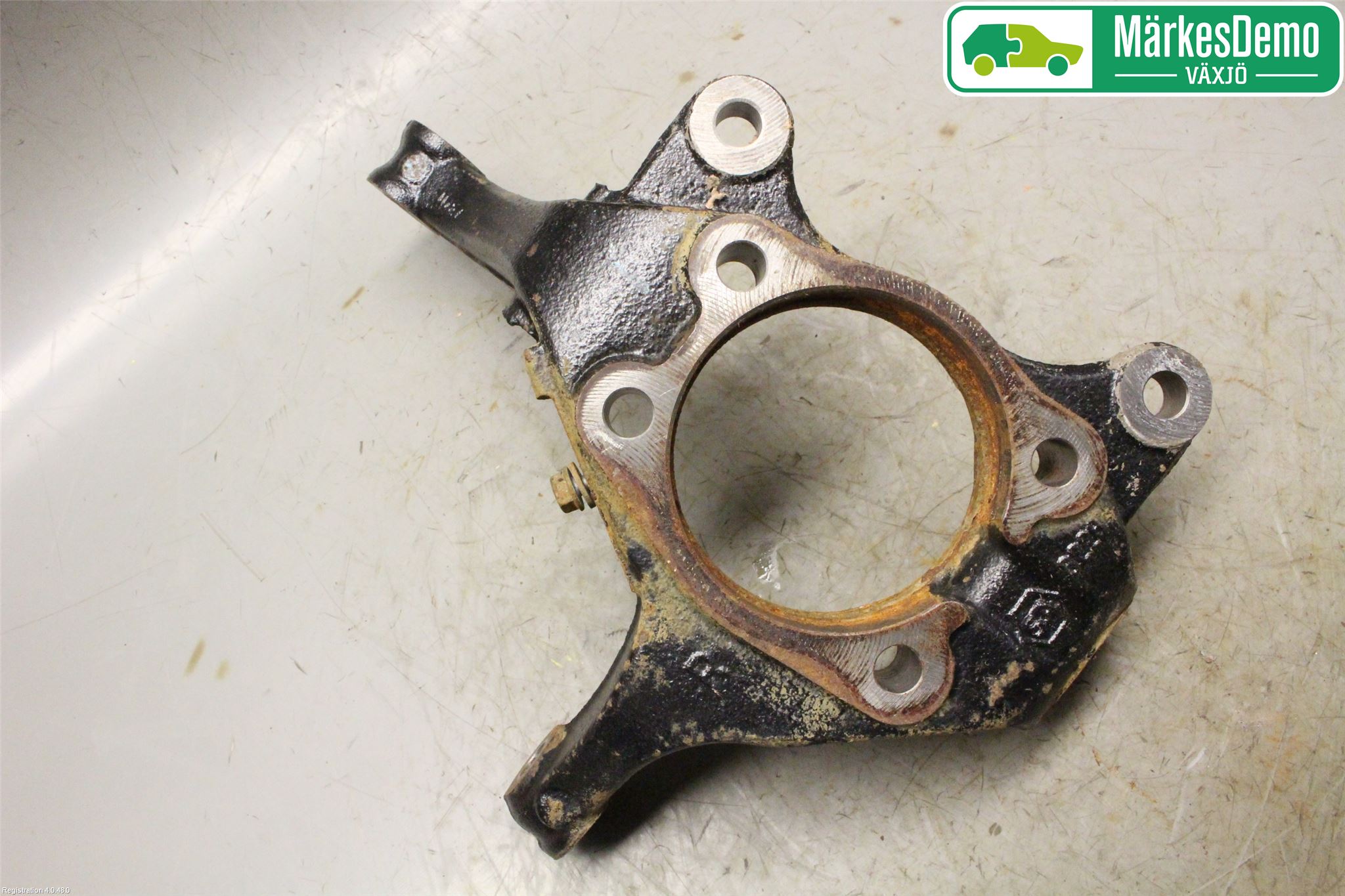 Toyota AURIS 13-19 Spindel Hf