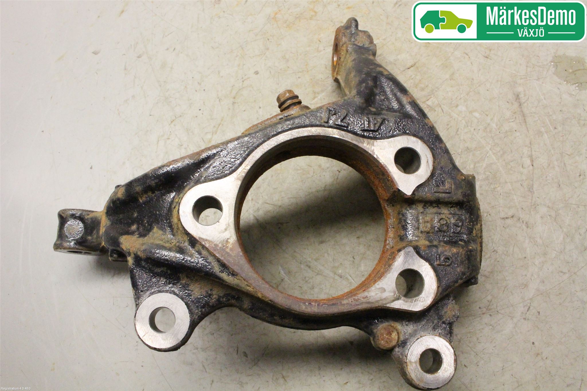 Toyota PRIUS (ZVW50) 16-21 Spindel Vf