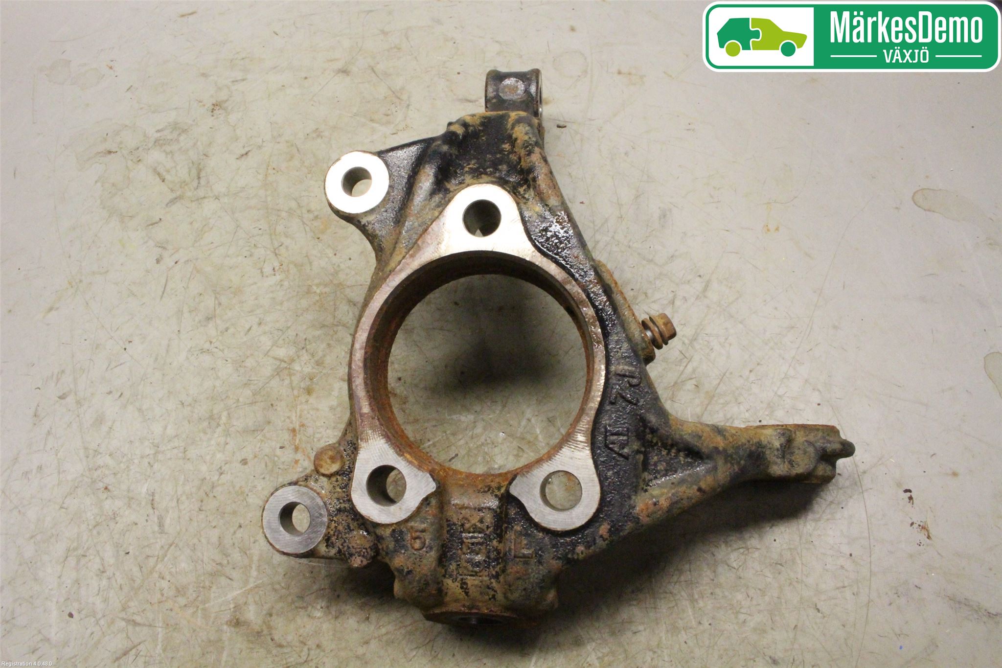 Toyota PRIUS (ZVW50) 16-21 Spindel Vf