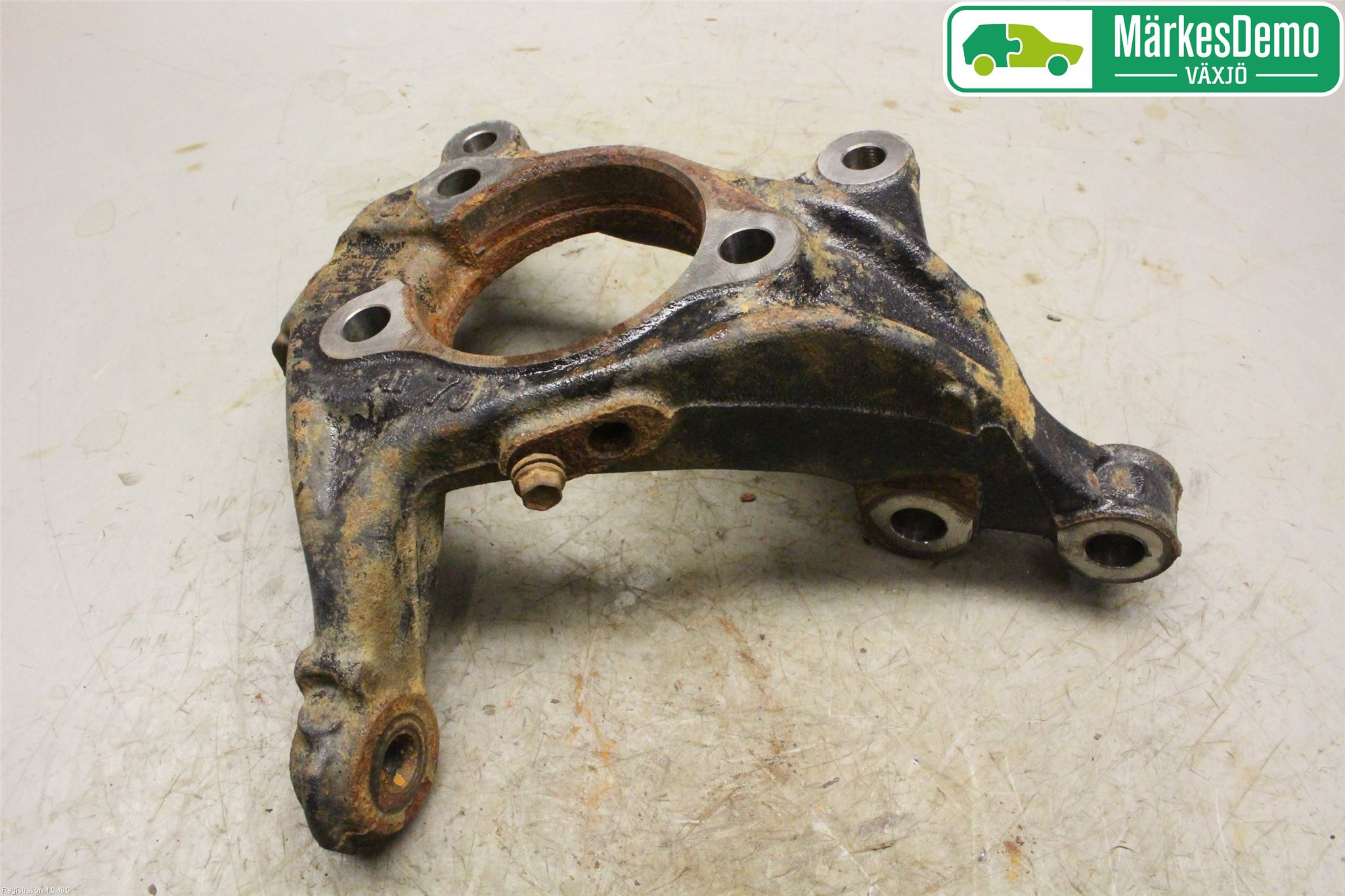 Toyota PRIUS (ZVW50) 16-21 Spindel Vf