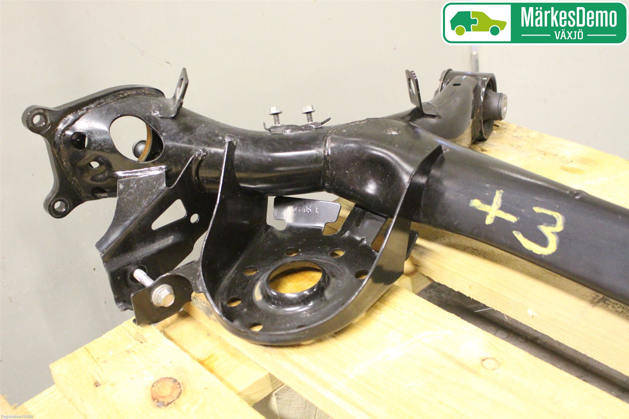 Toyota YARIS XP130 15-20 Bakaksel Feste Travers-Ramme