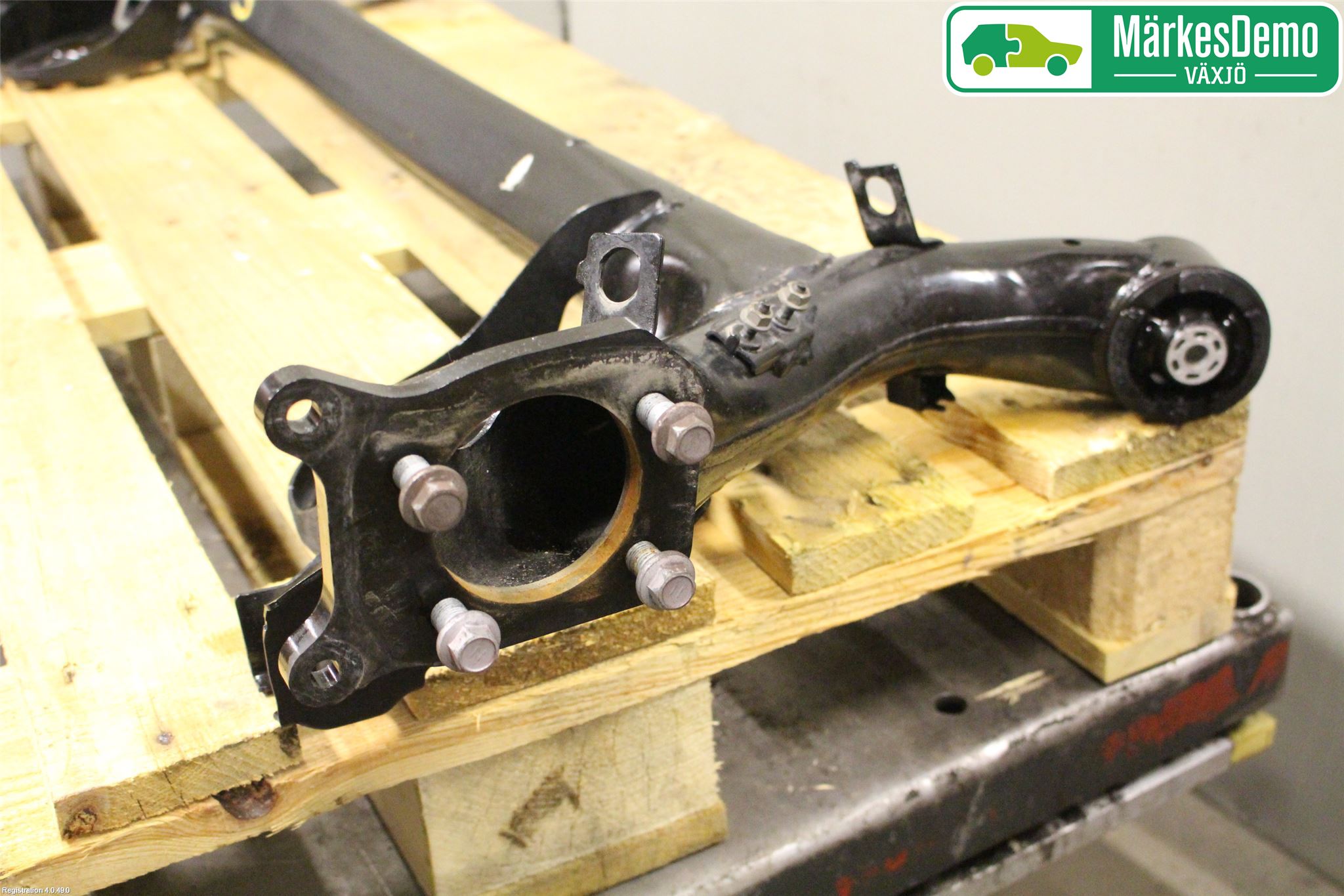 Toyota YARIS XP130 15-20 Bakaksel Feste Travers-Ramme