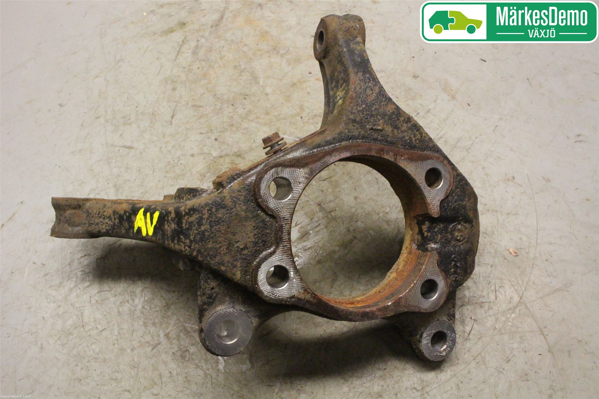 Toyota AURIS 13-19 Spindel Vf