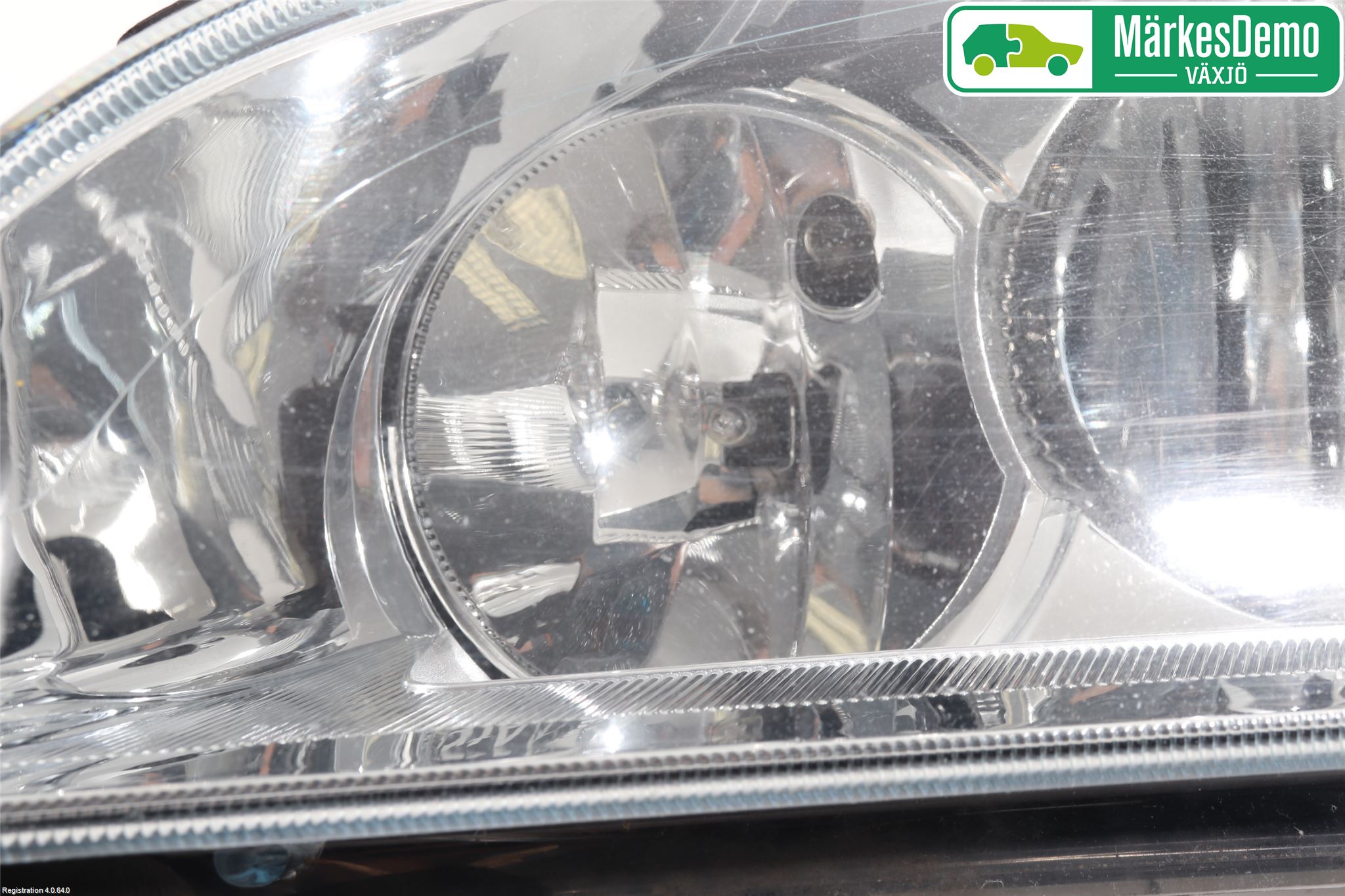 Ford FOCUS     04-07 Frontlykt Venstre