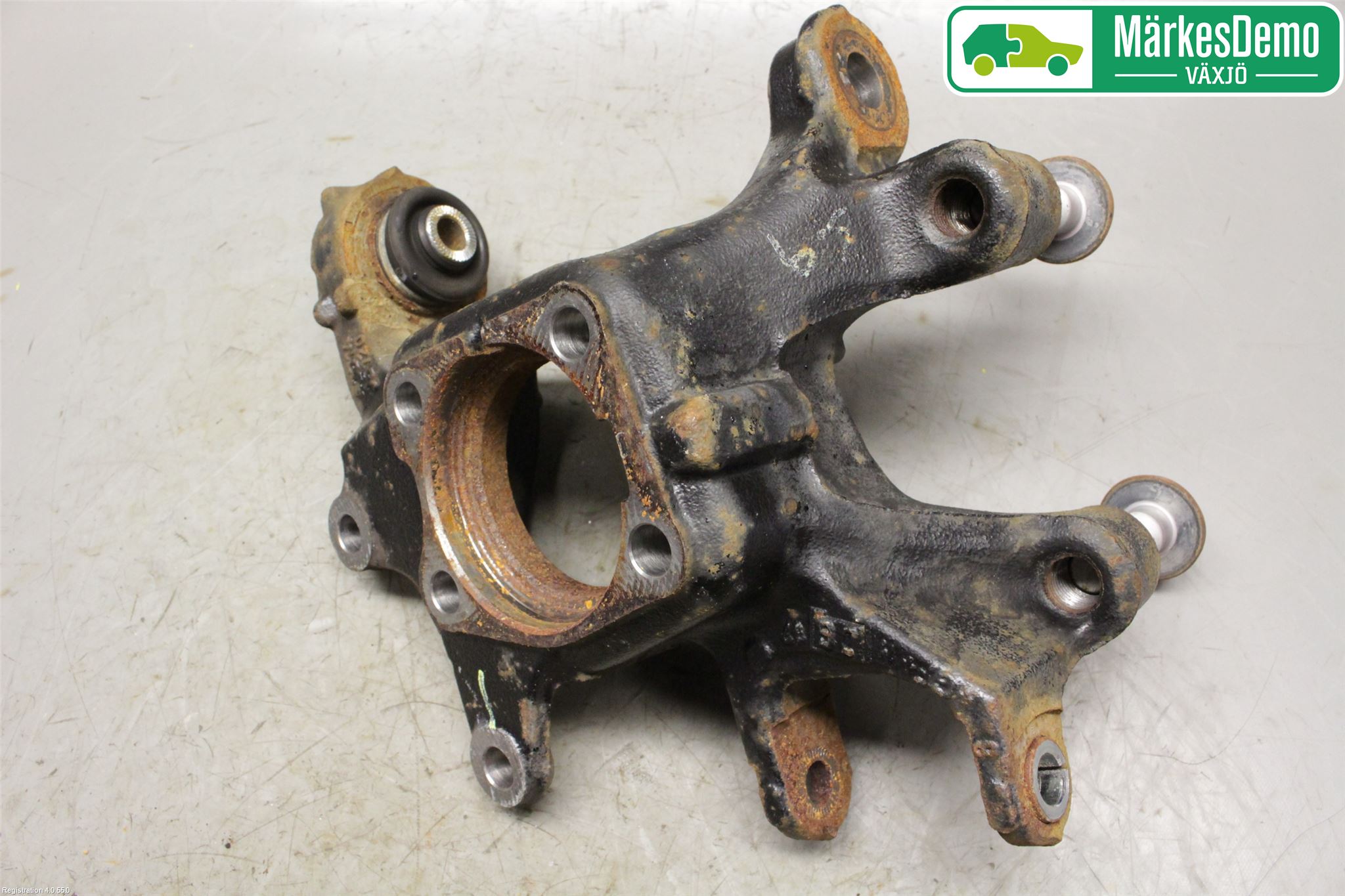 Toyota AVENSIS 16-18 Spindel Vb