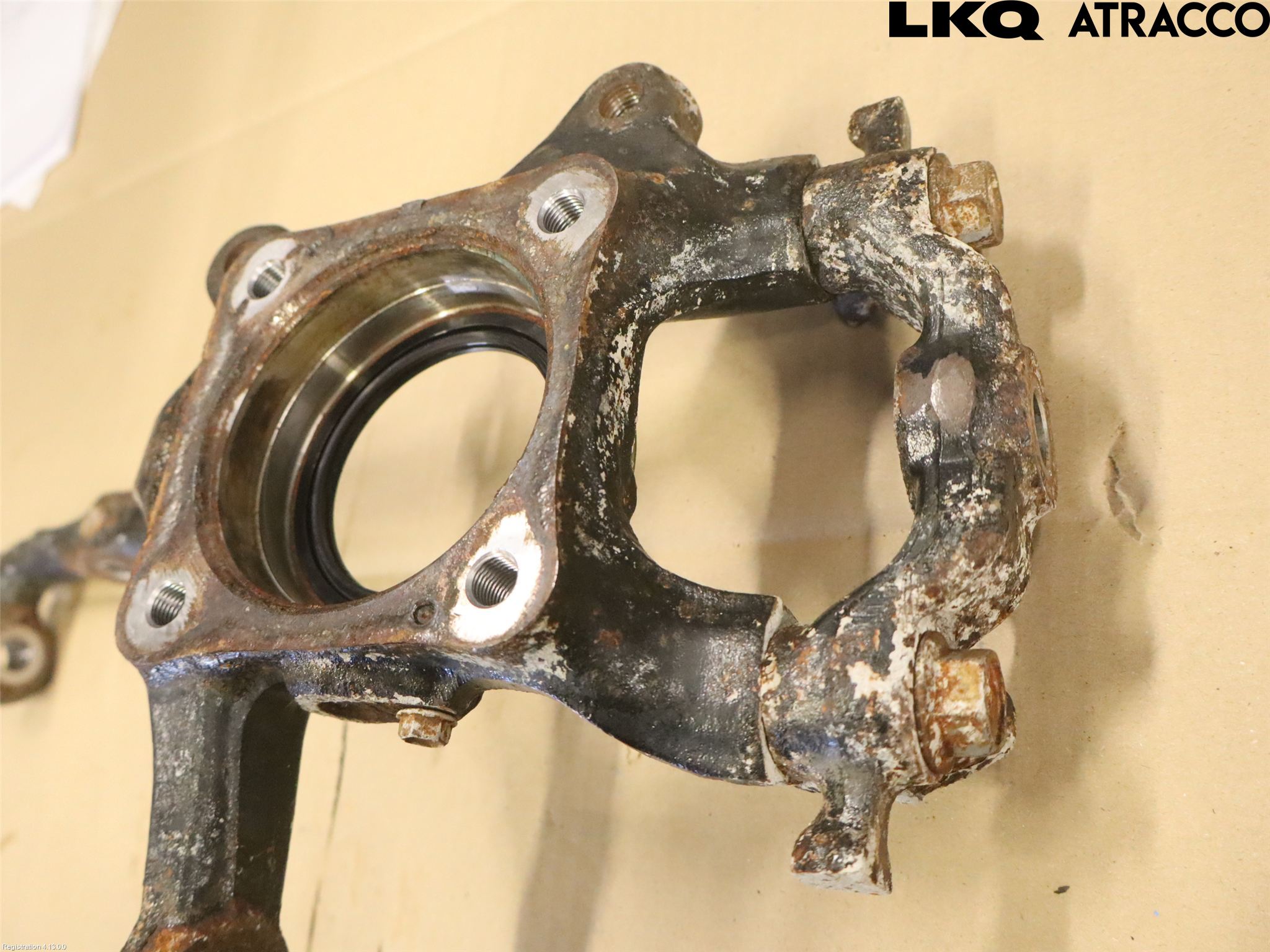 Toyota HILUX 16- Spindel Vf