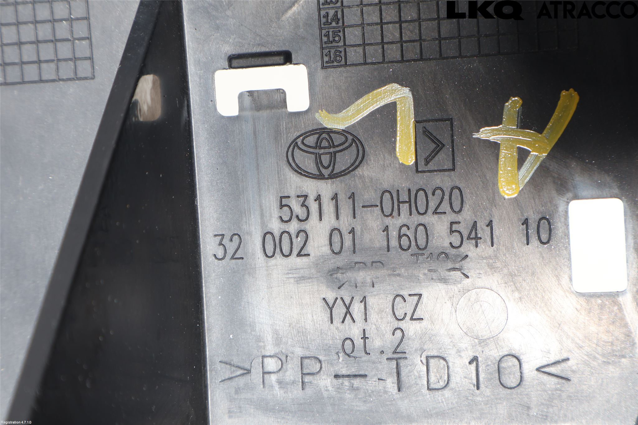 Toyota AYGO 06-14 Grill Komplett